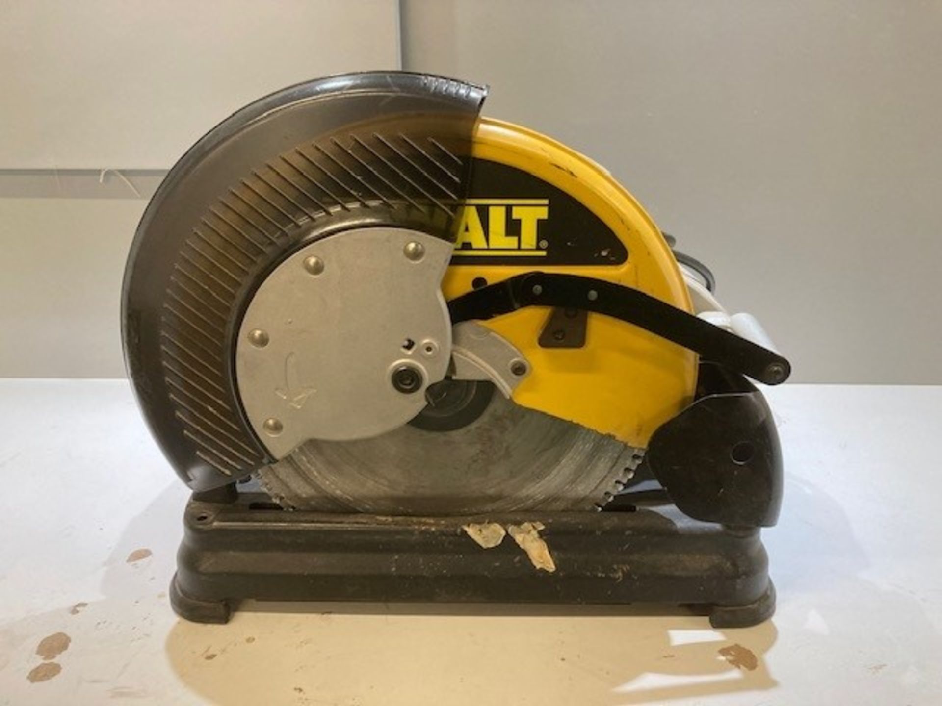 DeWalt DW872-GB 2200W 355mm Electric Metal CuttingÂ Saw - Image 3 of 4