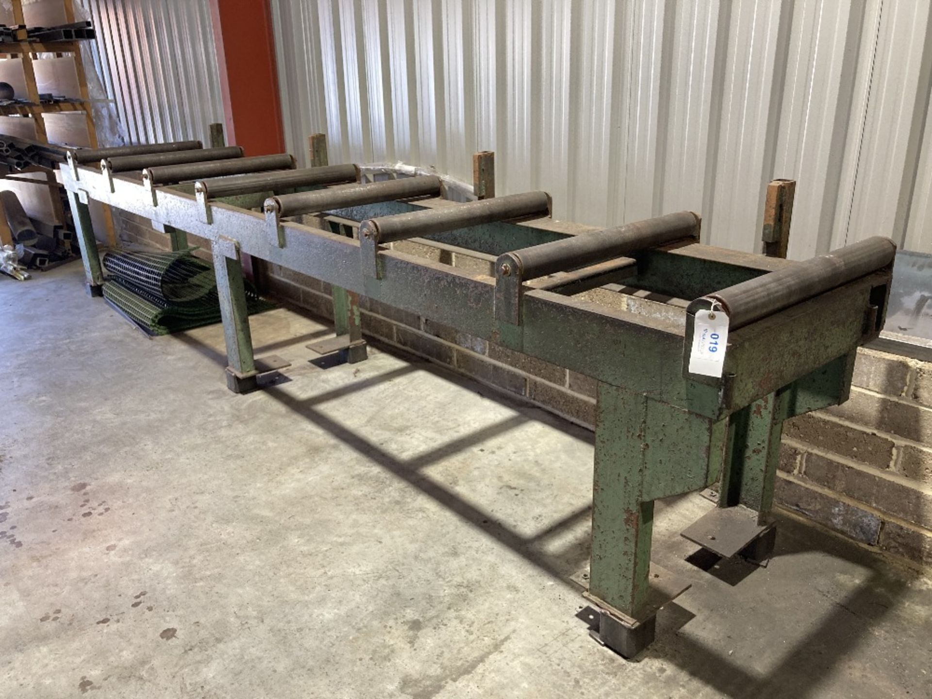 Heavy duty steel roller conveyor