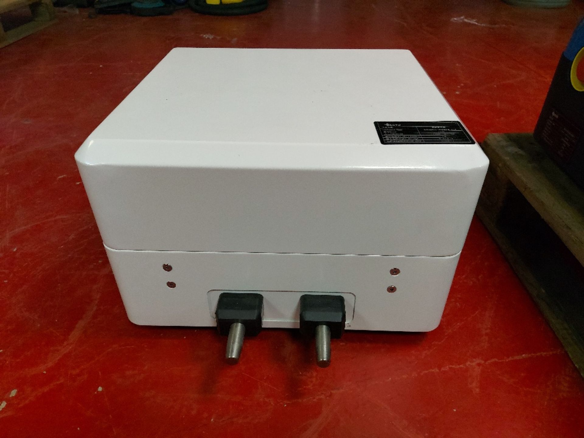 Shenzhen Wellwit Robotics W500QR latent jacking mobile robot with charging dock - Image 4 of 5