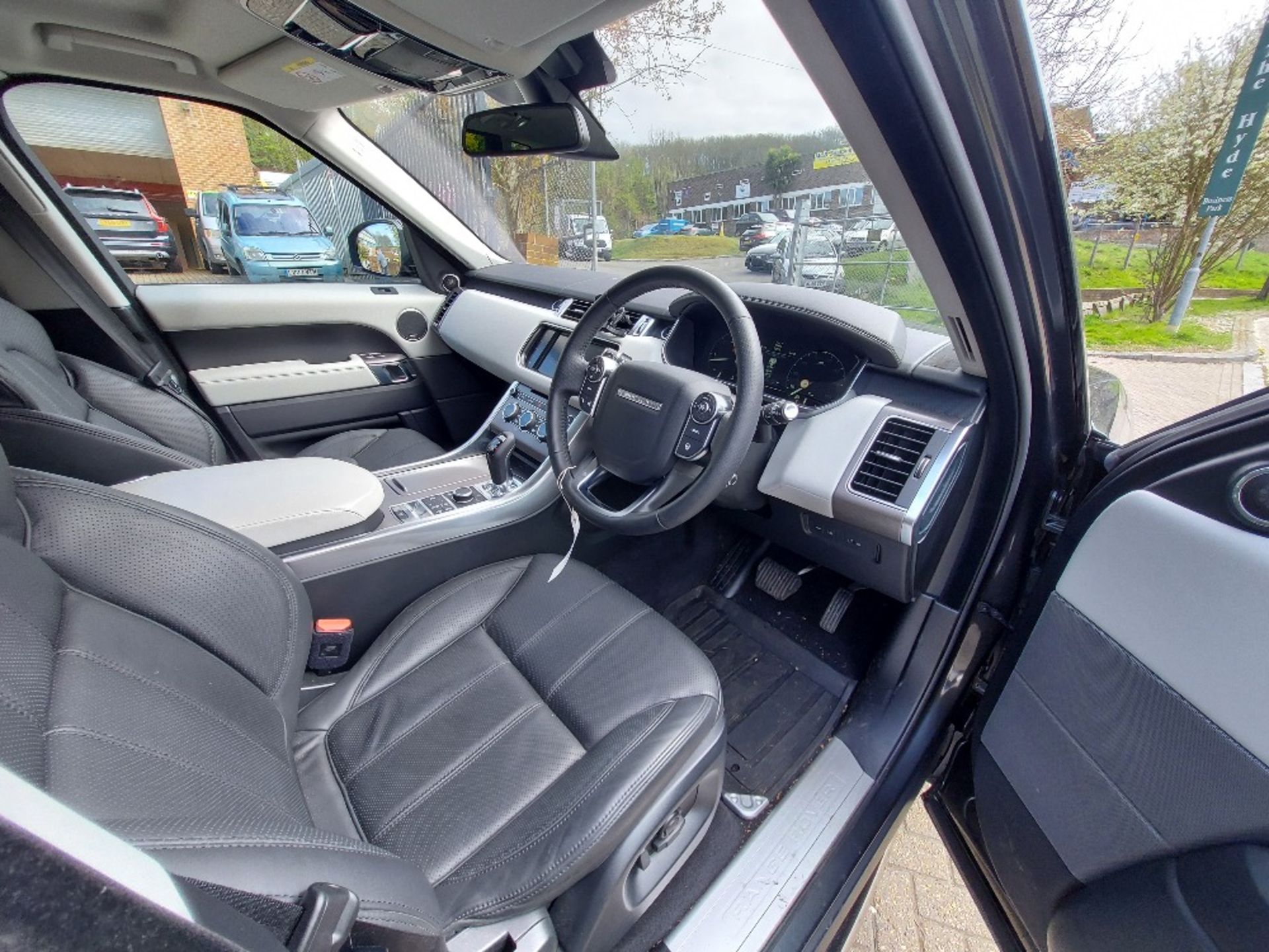 Range Rover Sport 3.0 SDV6 HSE Automatic - Image 10 of 18