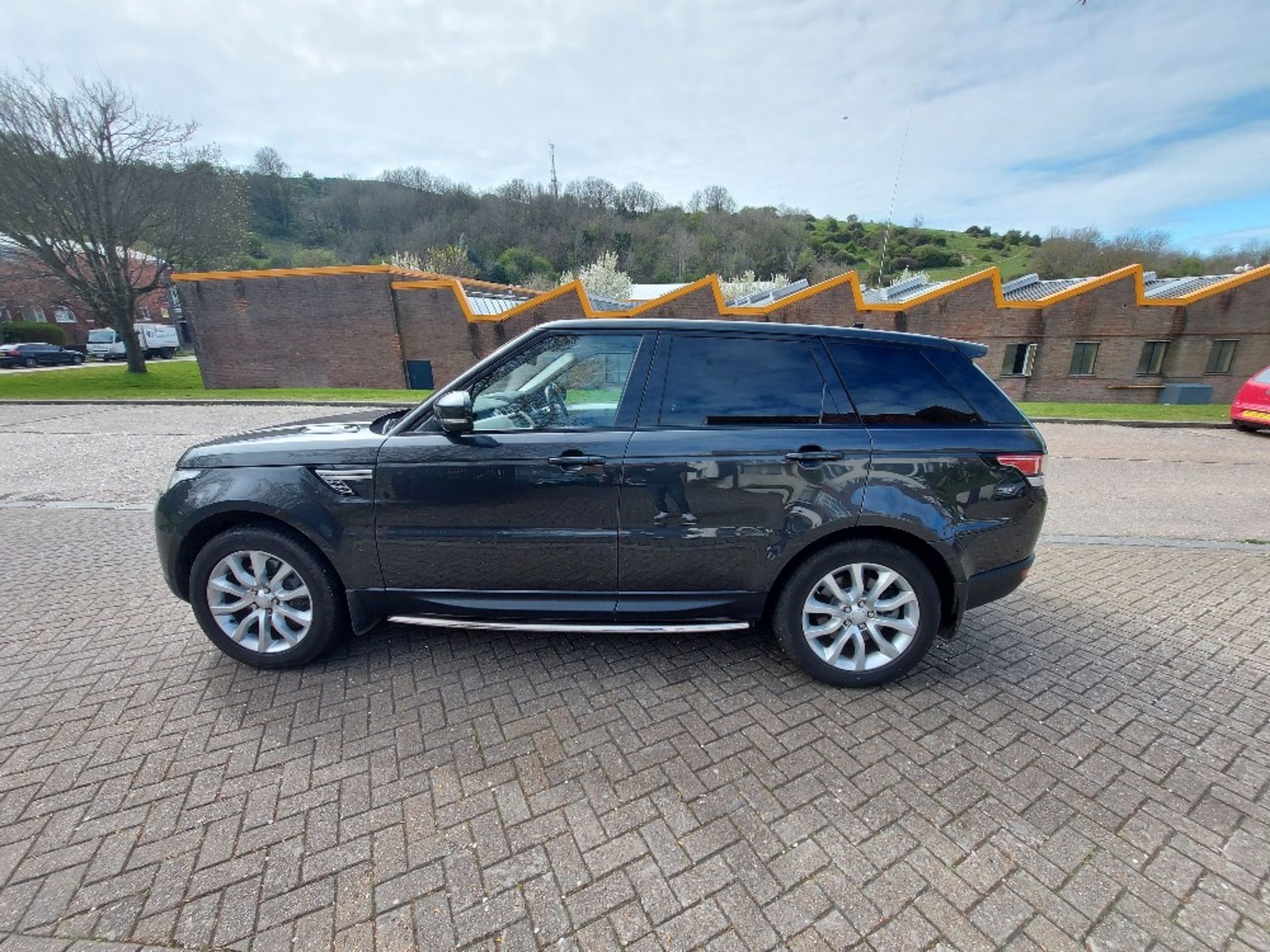 Range Rover Sport 3.0 SDV6 HSE Automatic - Image 7 of 18