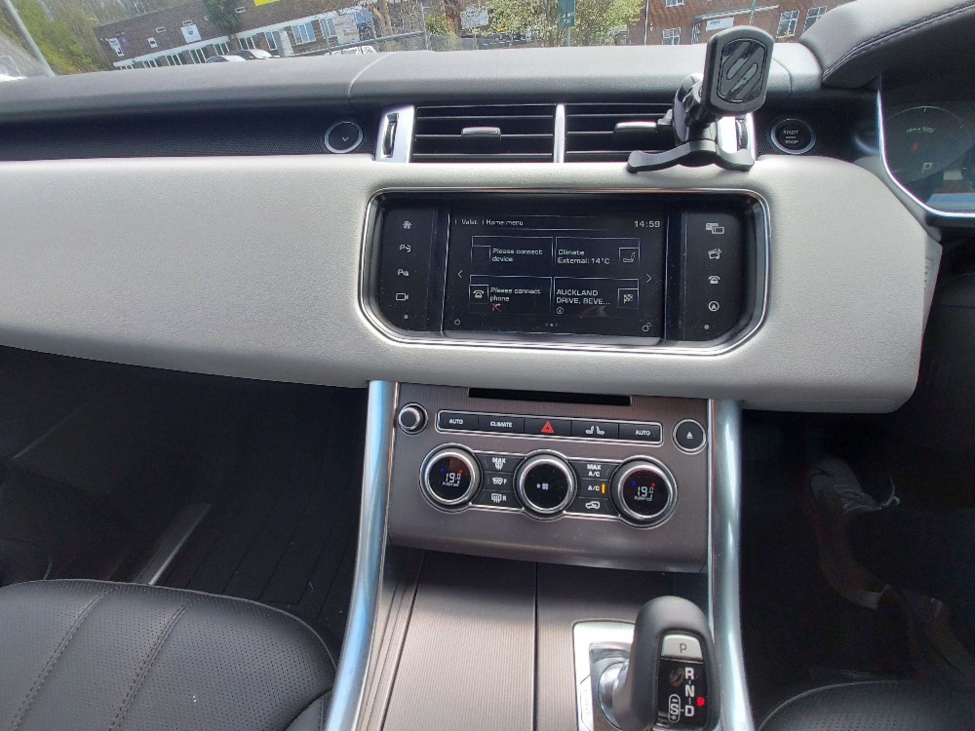 Range Rover Sport 3.0 SDV6 HSE Automatic - Image 12 of 18