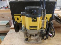 Dewalt DW625E-GB 1/2" Plunge Router