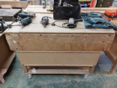 Mobile Wooden Workbench with Record 52 1/2 E Vice