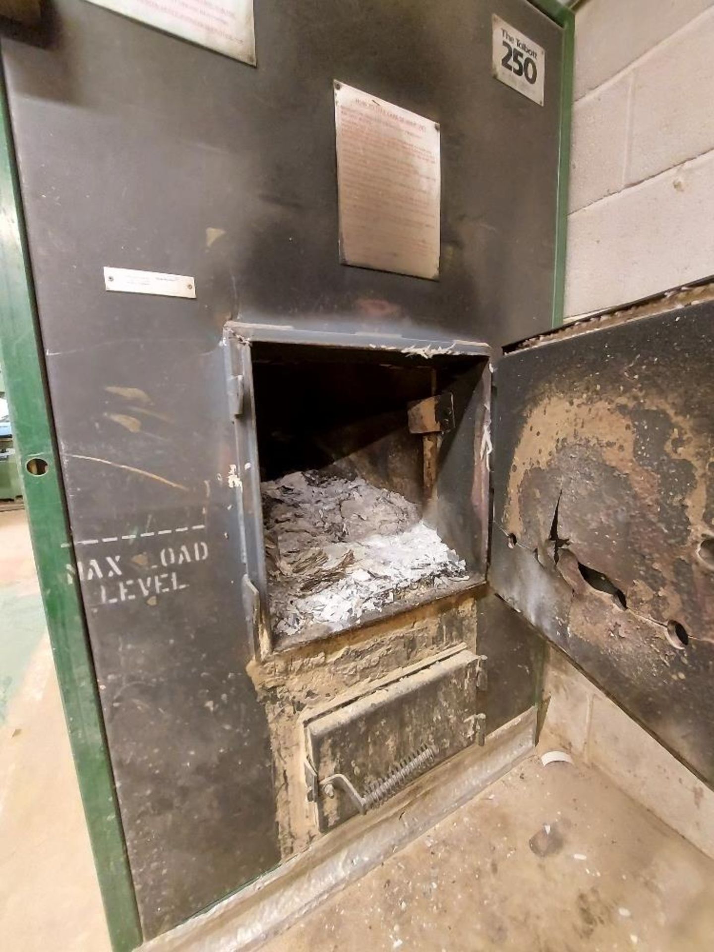 The Talbott 250 Hand Fed Waste Wood Burning Heater - Image 3 of 7