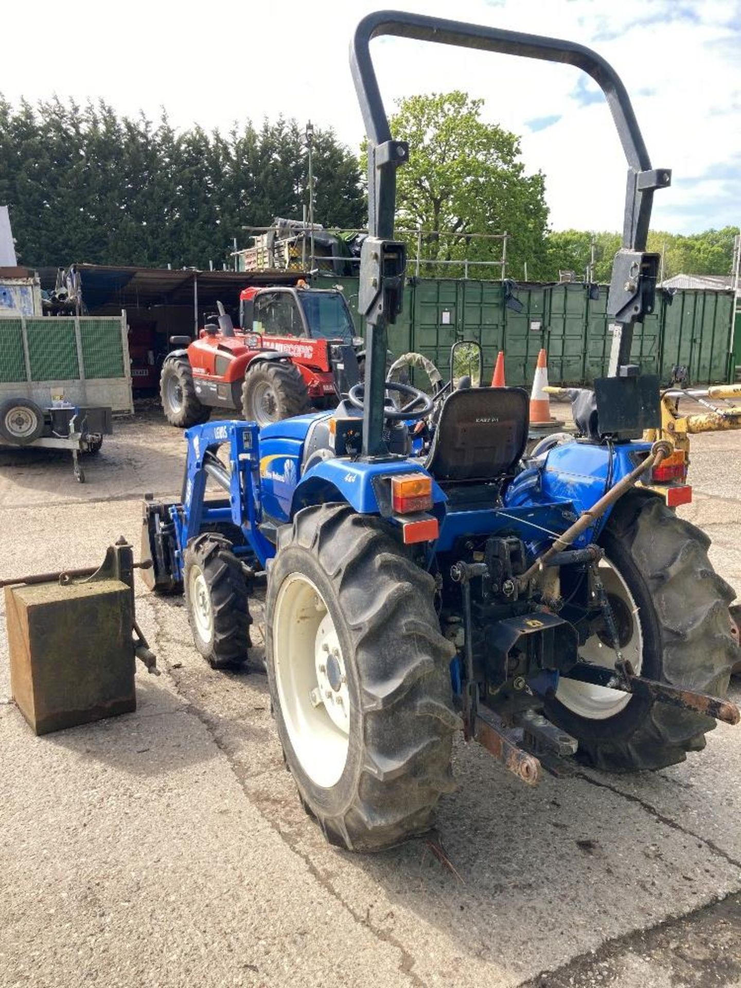 New Holland T1560 4X4 Tractor with Lewis 25QH Compact Tractor Loader - Image 7 of 14