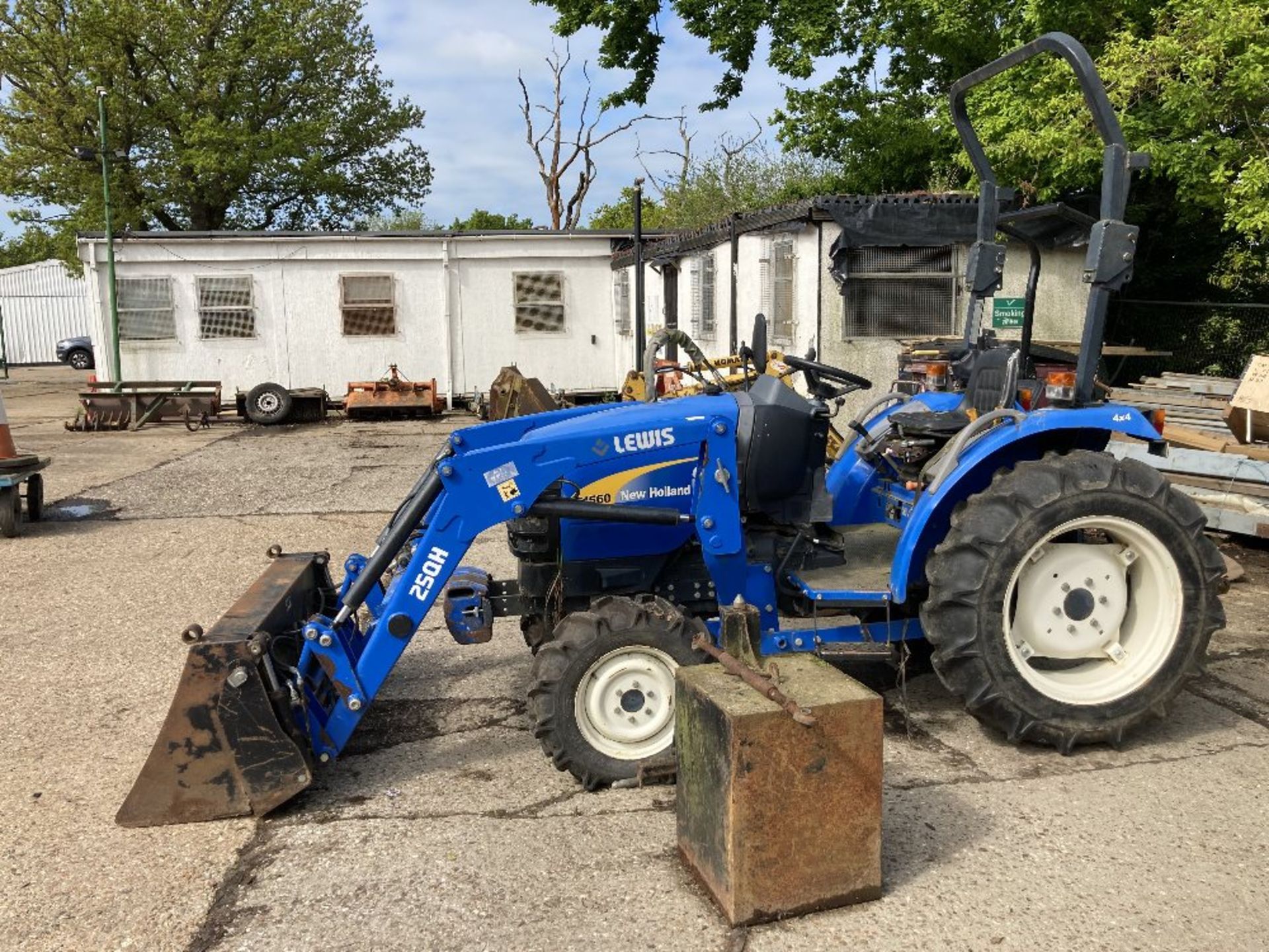 New Holland T1560 4X4 Tractor with Lewis 25QH Compact Tractor Loader - Image 3 of 14