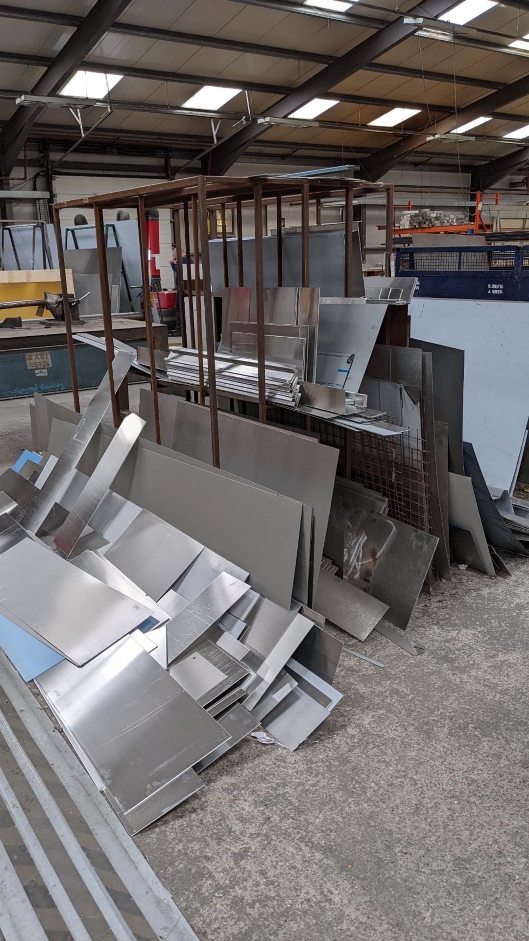 Contents of rack: Quantity Stainless steel & aluminium sheet offcuts