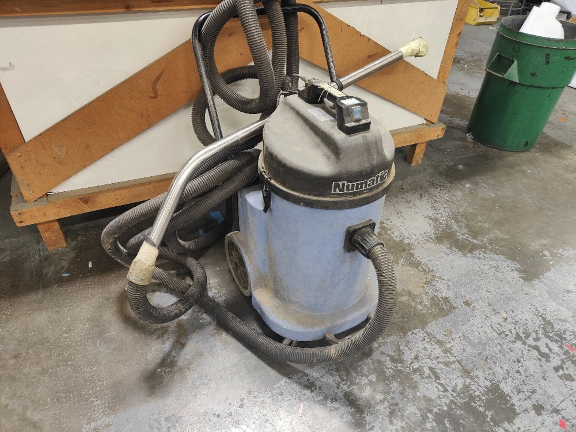 Numatic VVD902 wet & dry vacuum cleaner - Image 2 of 4