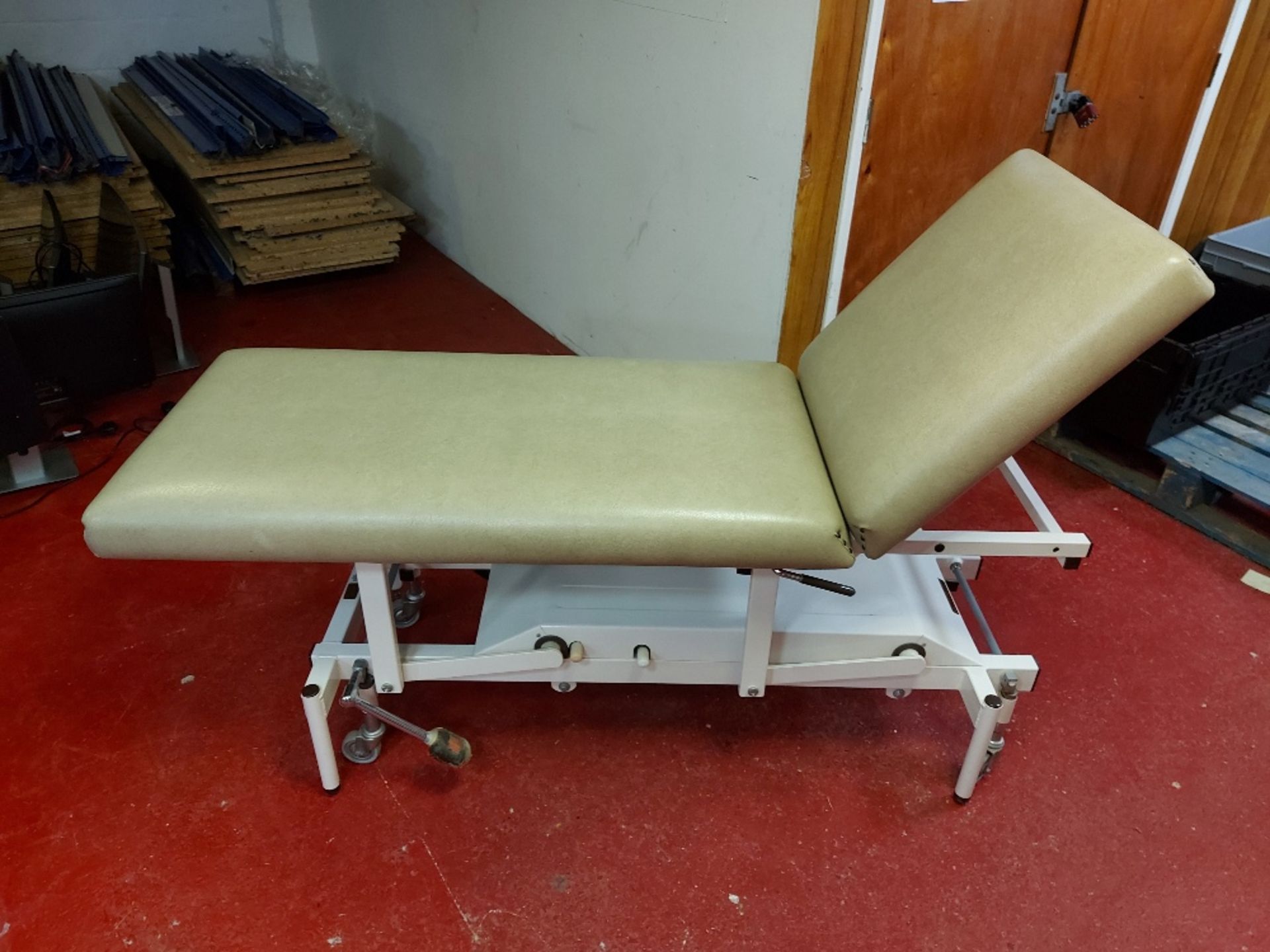 Nesbit Evans 180kg Medical Bed - Image 3 of 5