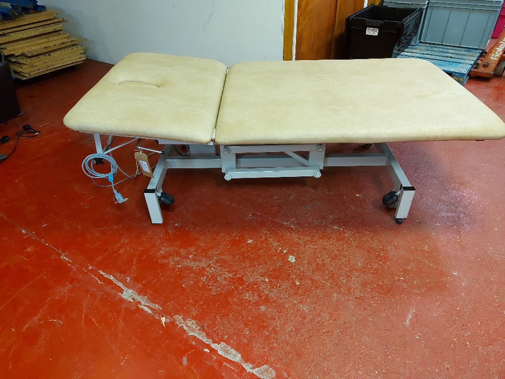 Plinth 2000 Wide Neurology Couch - Image 2 of 4