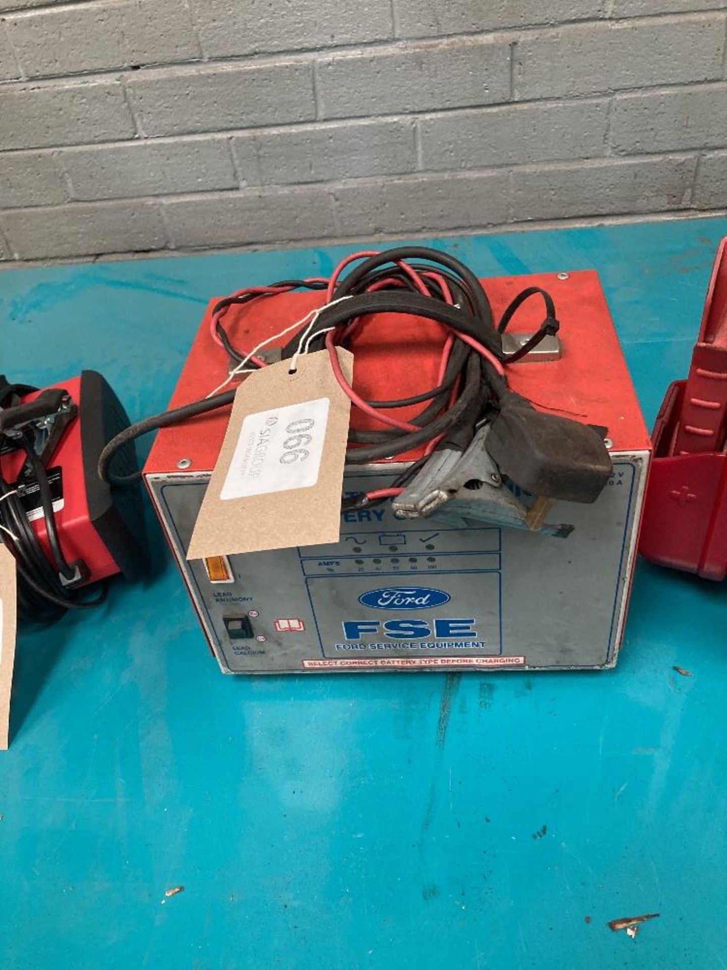 Ford FSE auto electric battery charger