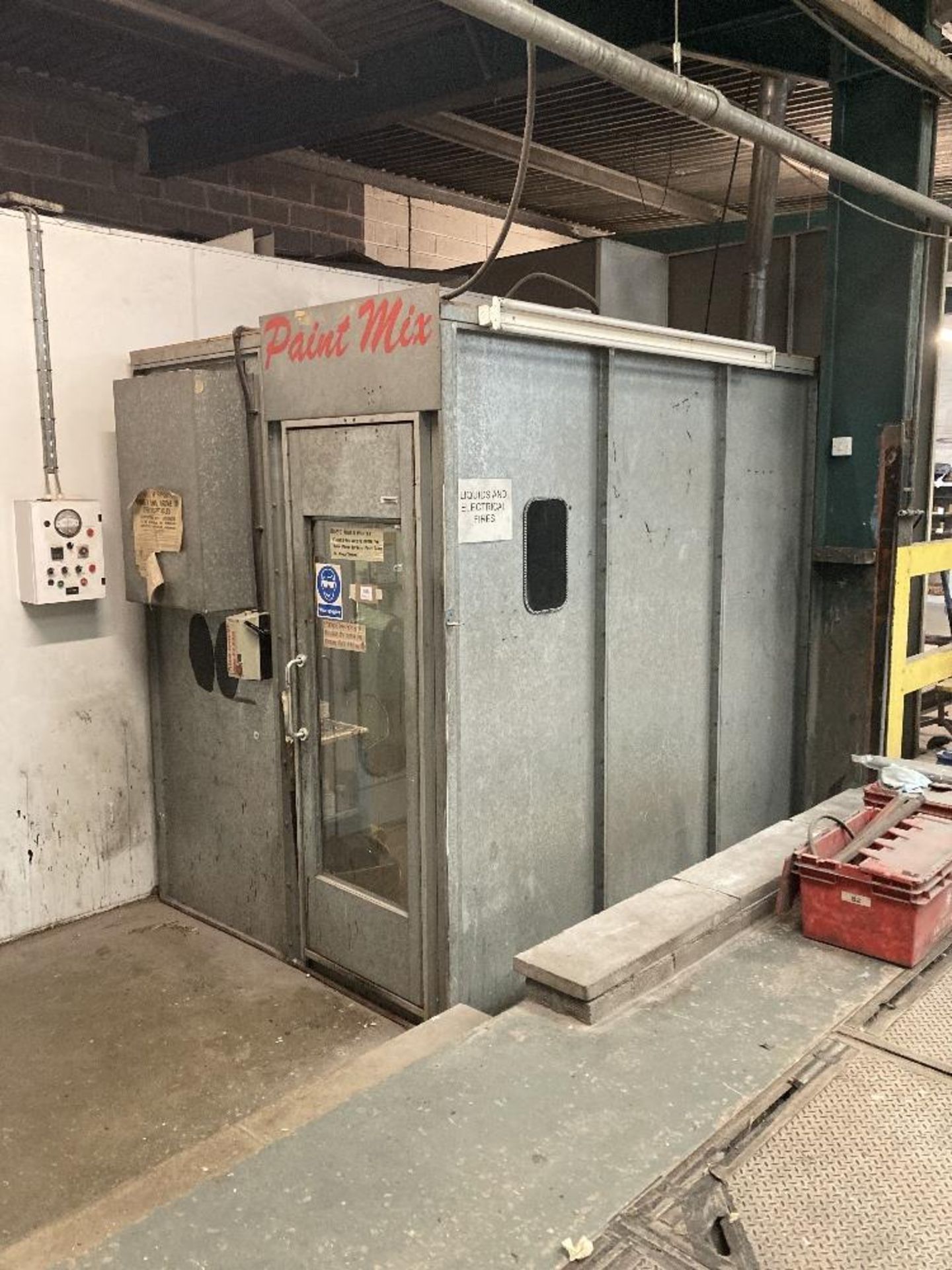 Galvanised steel freestanding paint mixing booth - Image 2 of 4