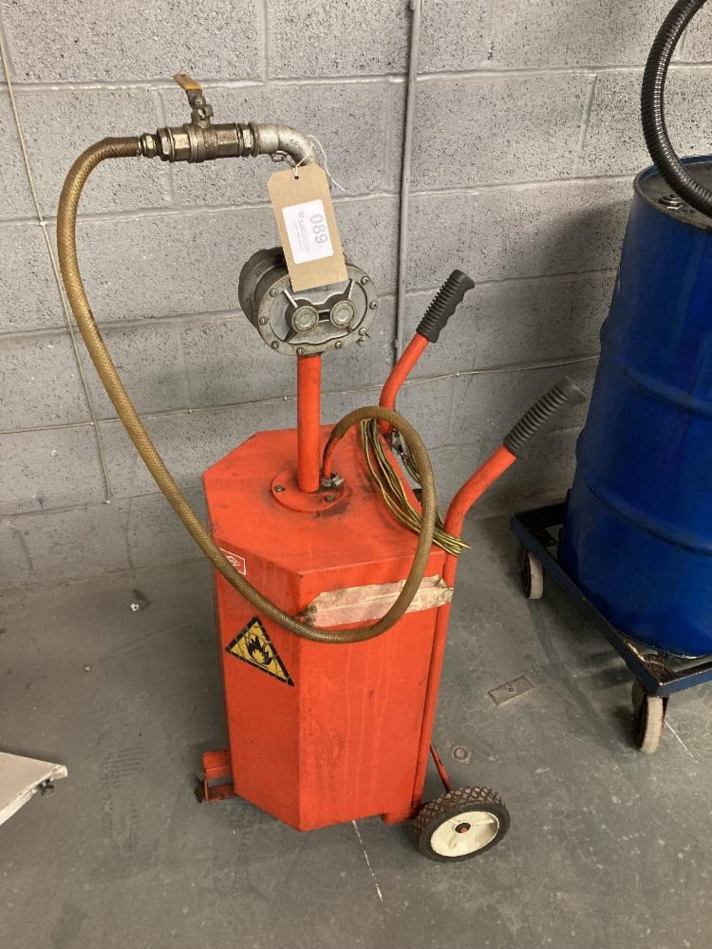 Taskmaster fuel recycling unit with manual pump