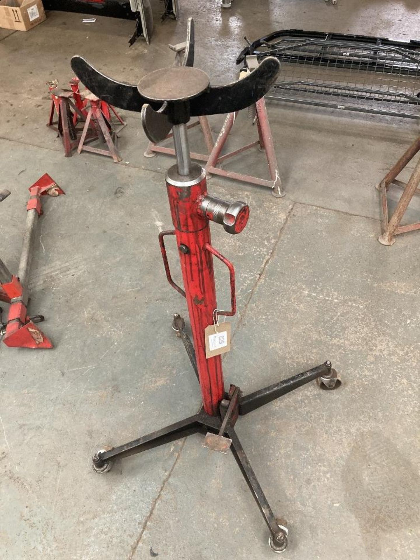 Mobile hydraulic transmission stand