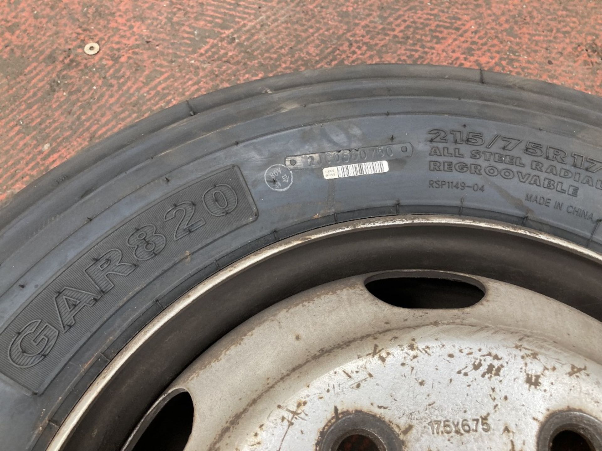 (1) HL3 8483 17.5x6.75 Steel Wheel & New Giti GAR820 215/75 R17.5 Regroovable Tyre - Image 6 of 6