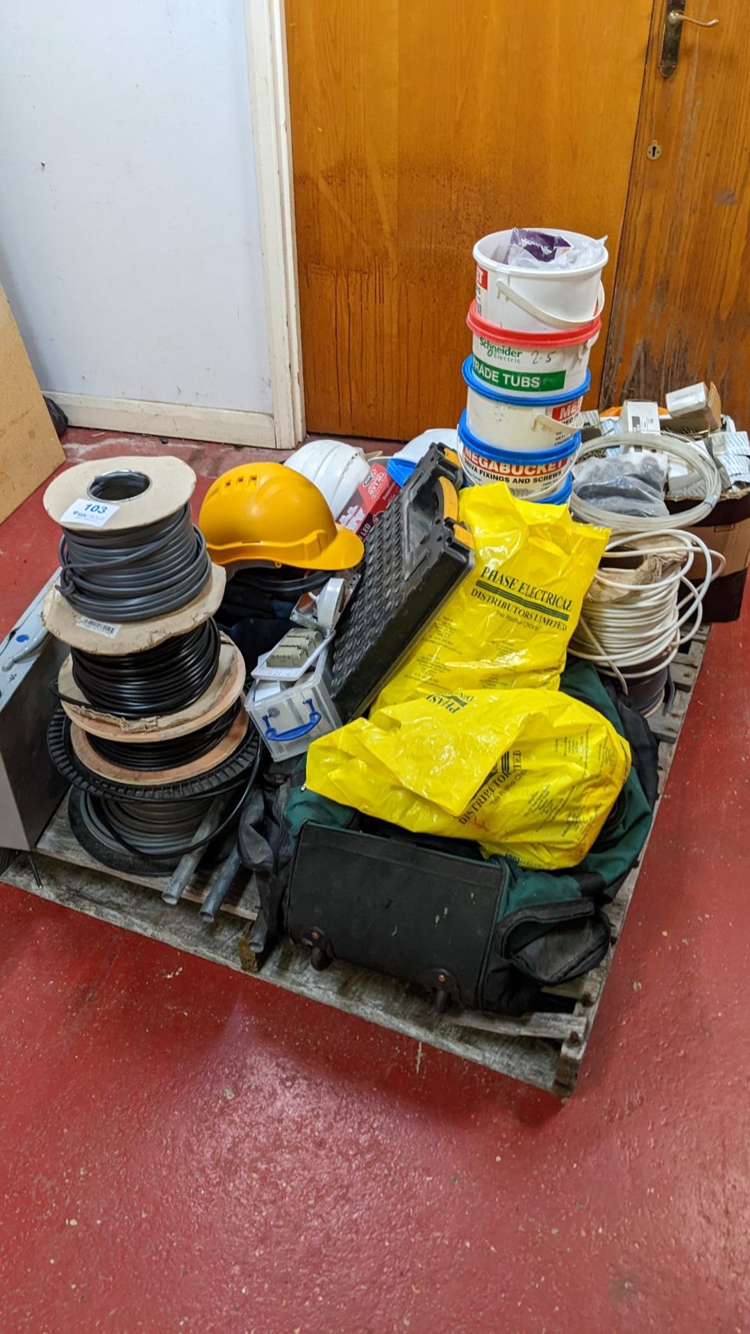 Collection of Electrical Equipment as lotted - Image 2 of 5