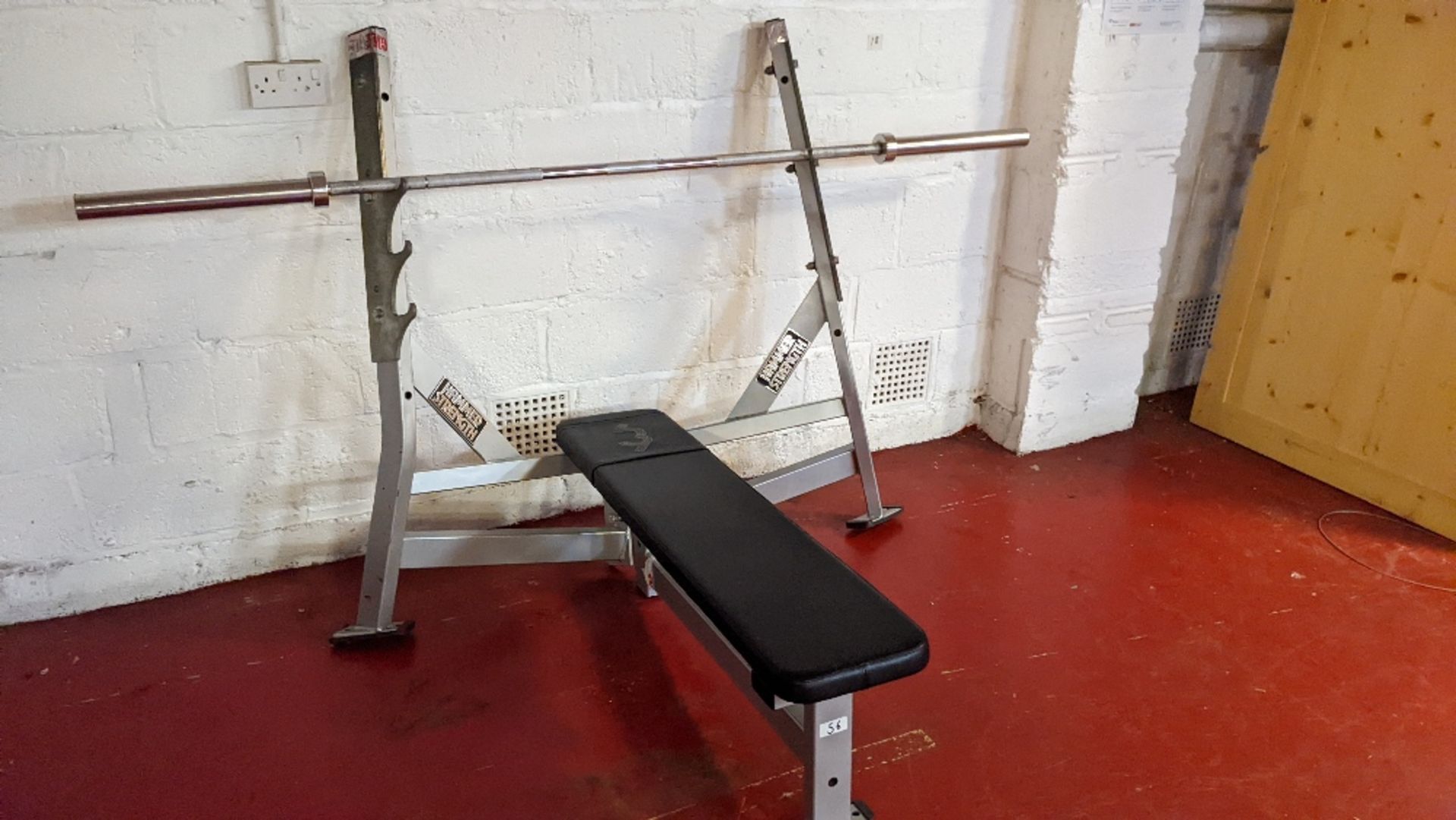 Hammer Strength Bench press Bench - Image 4 of 6