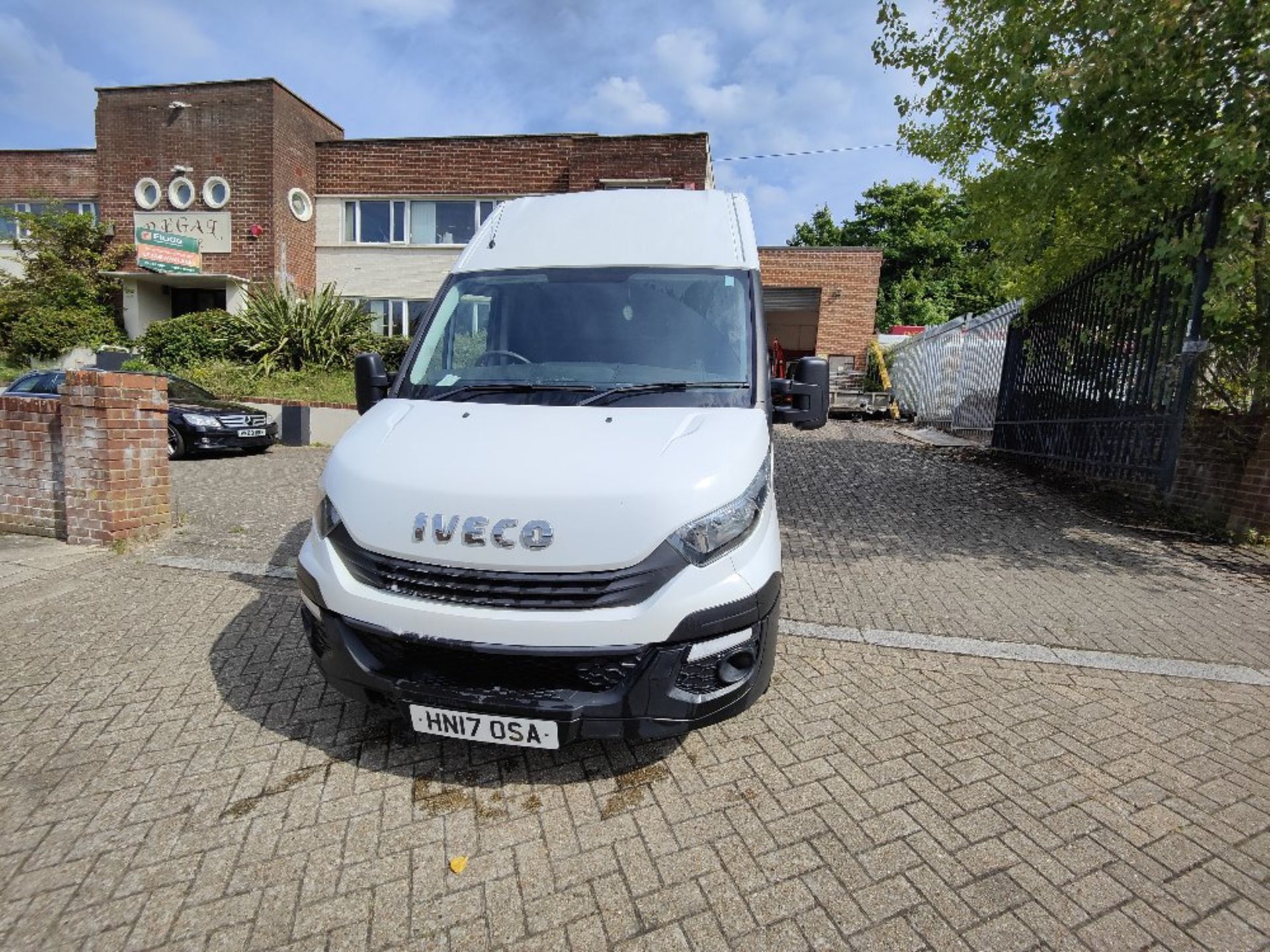 Iveco Daily 3520 WB 2.3D 35S14 High Roof Van - Image 3 of 23