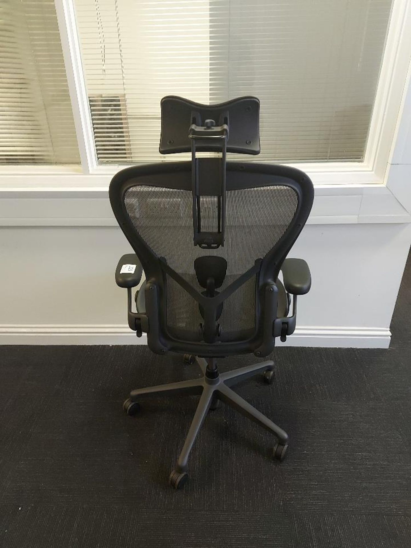 Herman Miller Aeron Mobile Swivel Chair - Bild 2 aus 4