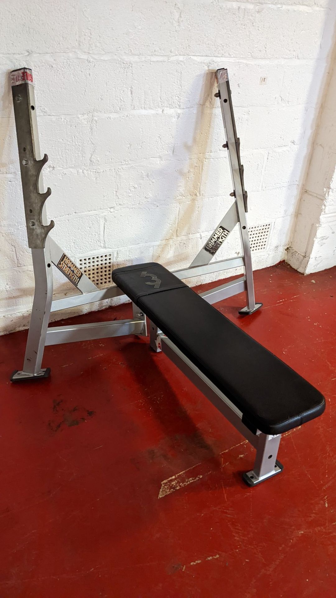 Hammer Strength Bench press Bench - Image 2 of 6