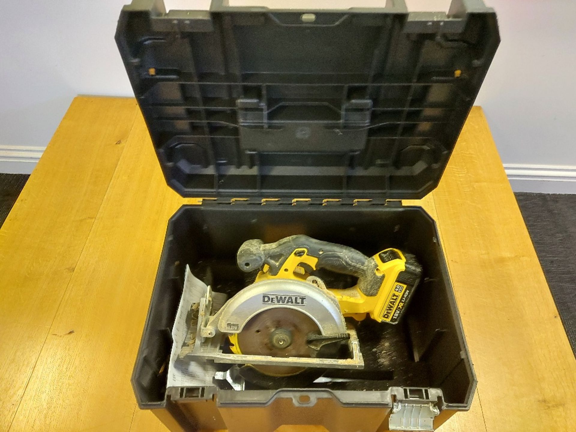 DeWalt DCS391 Circular Saw