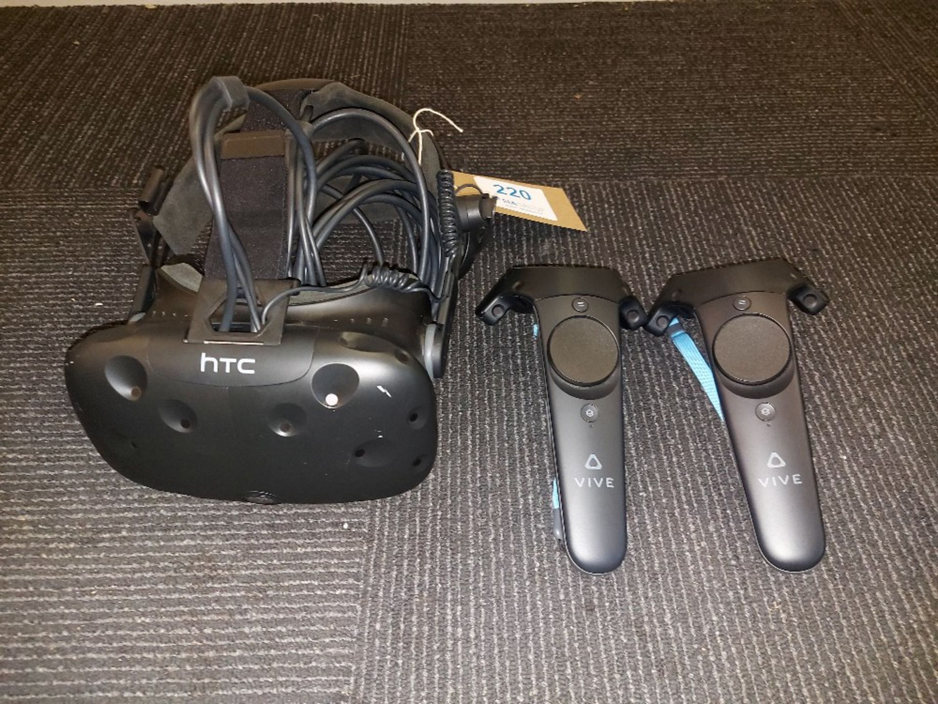 HTC Vive Virtual Reality Headset with (2) Handheld Controllers