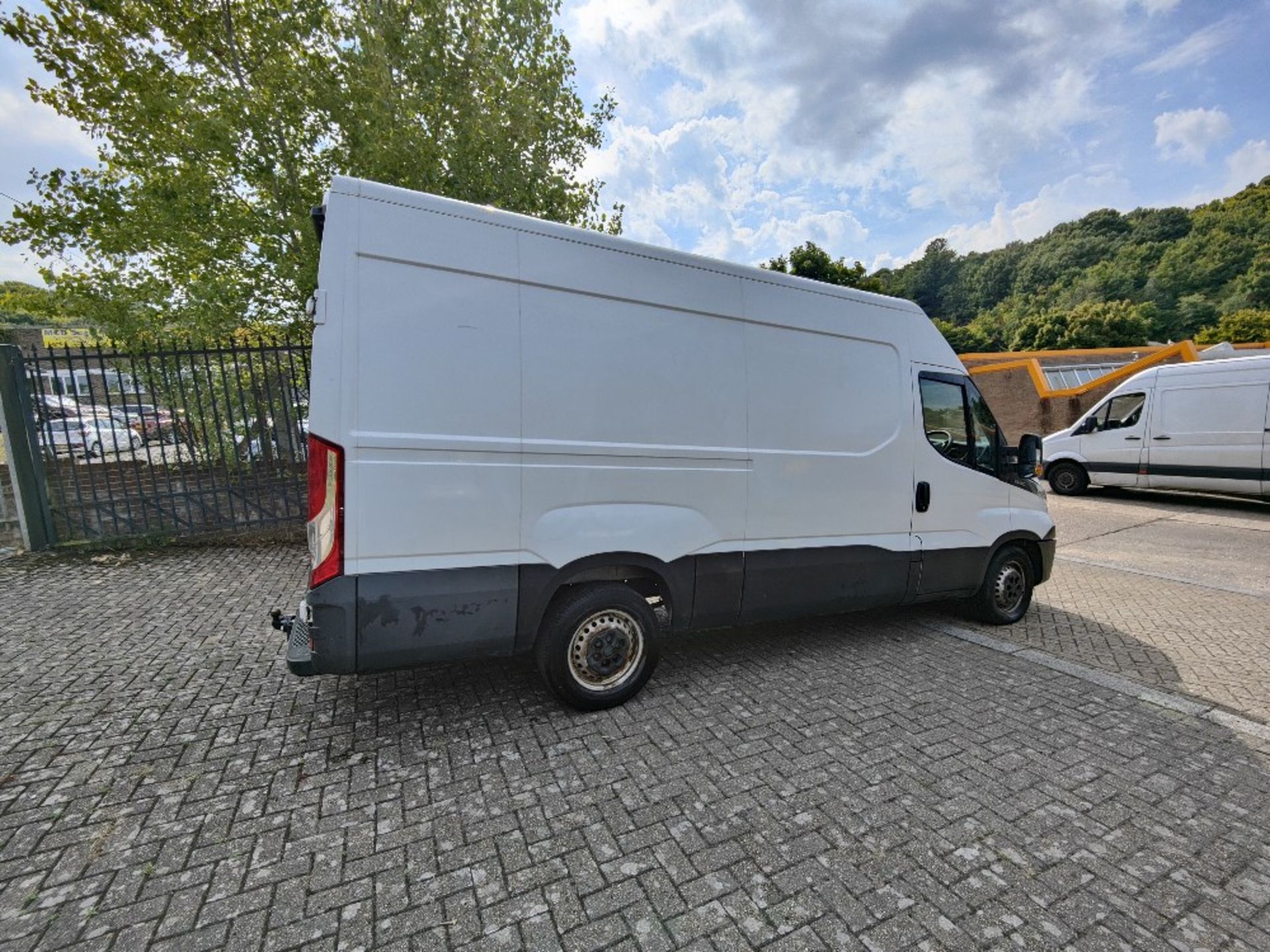 Iveco Daily 3520 WB 2.3D 35S14 High Roof Van - Image 6 of 23