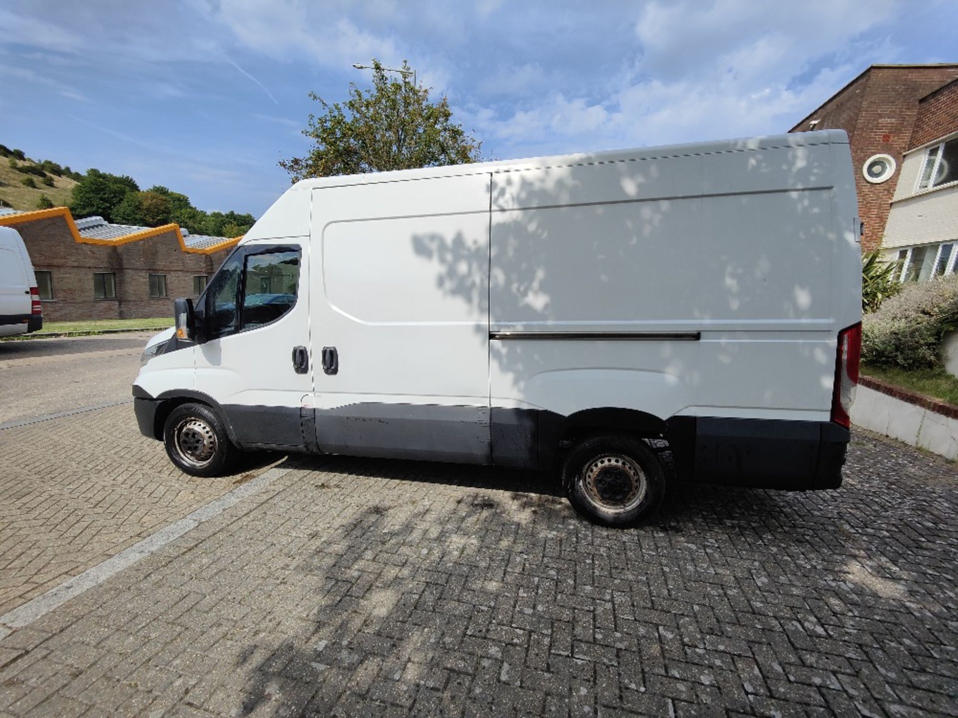 Iveco Daily 3520 WB 2.3D 35S14 High Roof Van - Image 11 of 23