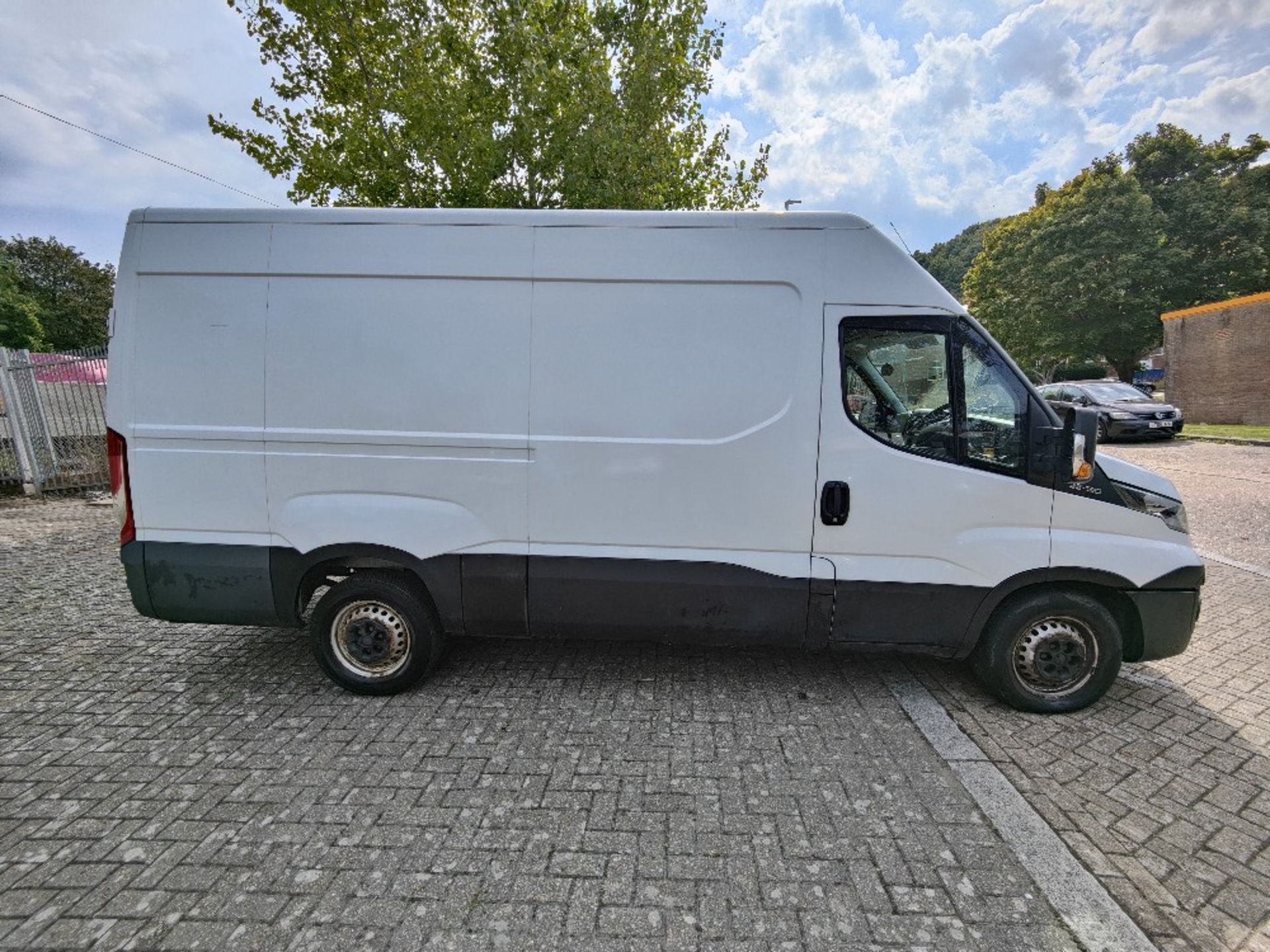 Iveco Daily 3520 WB 2.3D 35S14 High Roof Van - Image 5 of 23