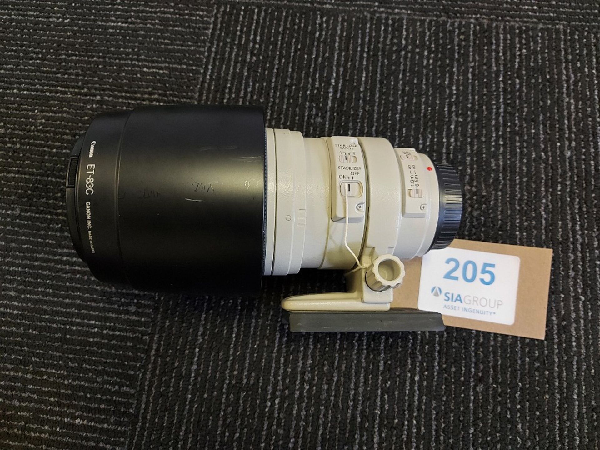 Canon Zoom EF 100-400mm 1:4.5-5.6 L IS USM lens attachment