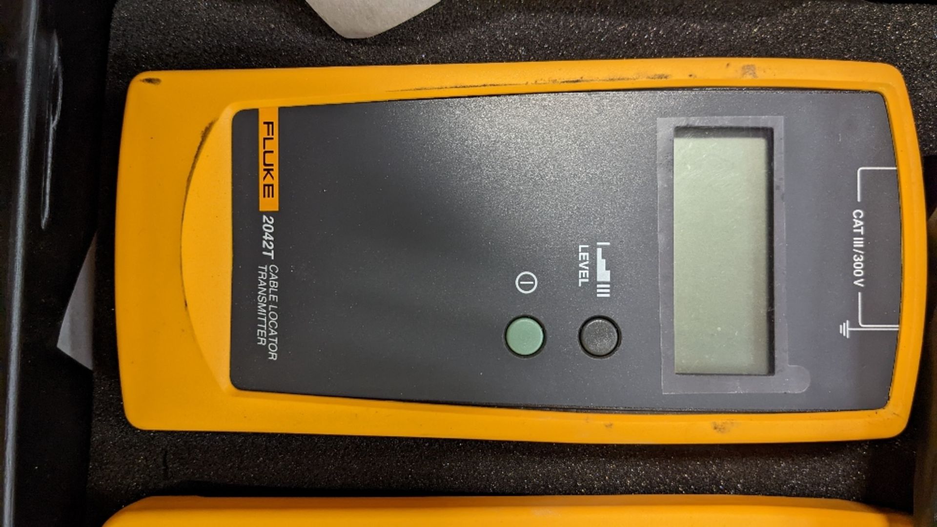 FLUKE 2042 cable locator transmitter and receiver - Image 2 of 4