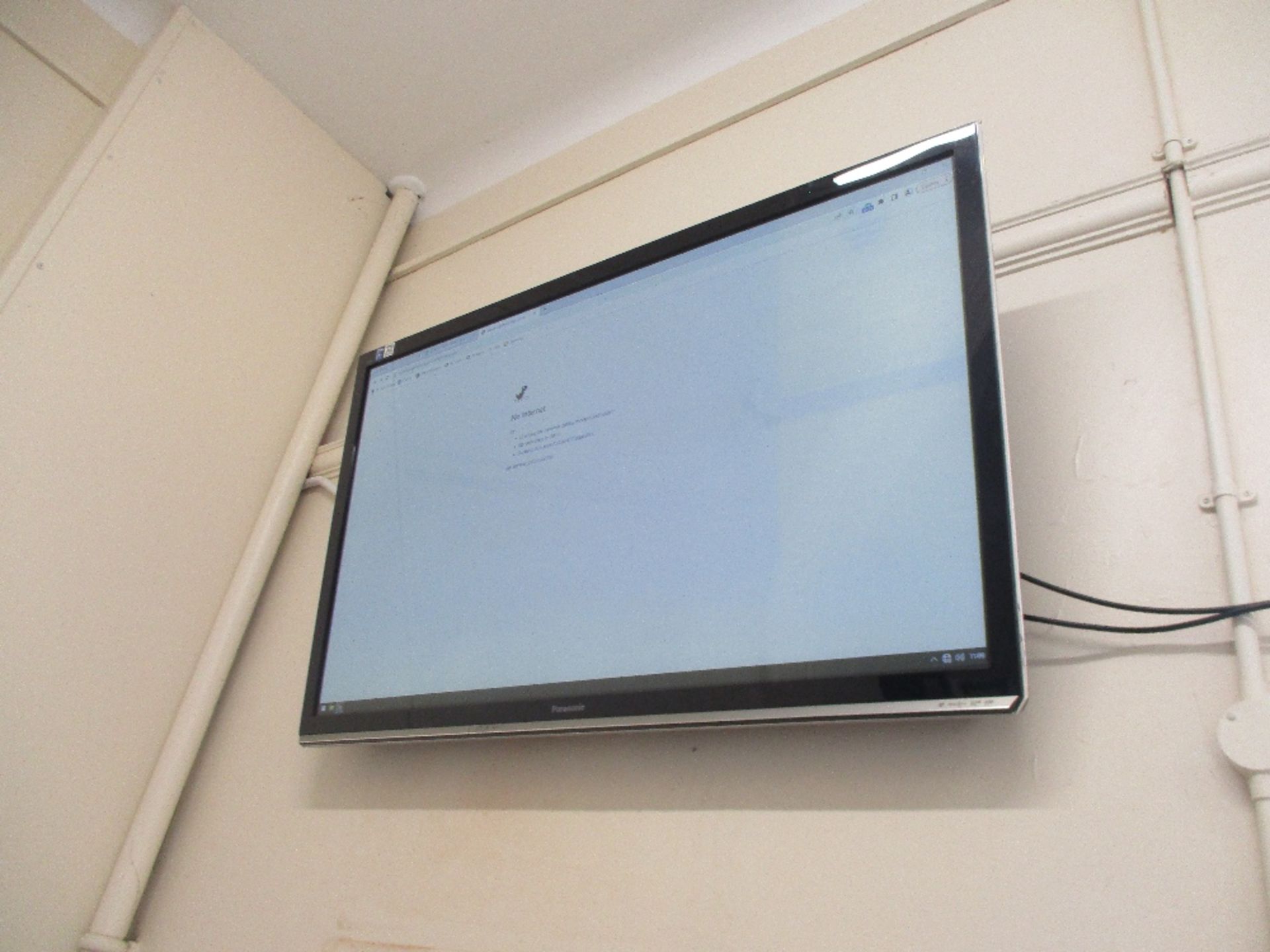 Panasonic 42" Plasma Monitor - Image 2 of 2