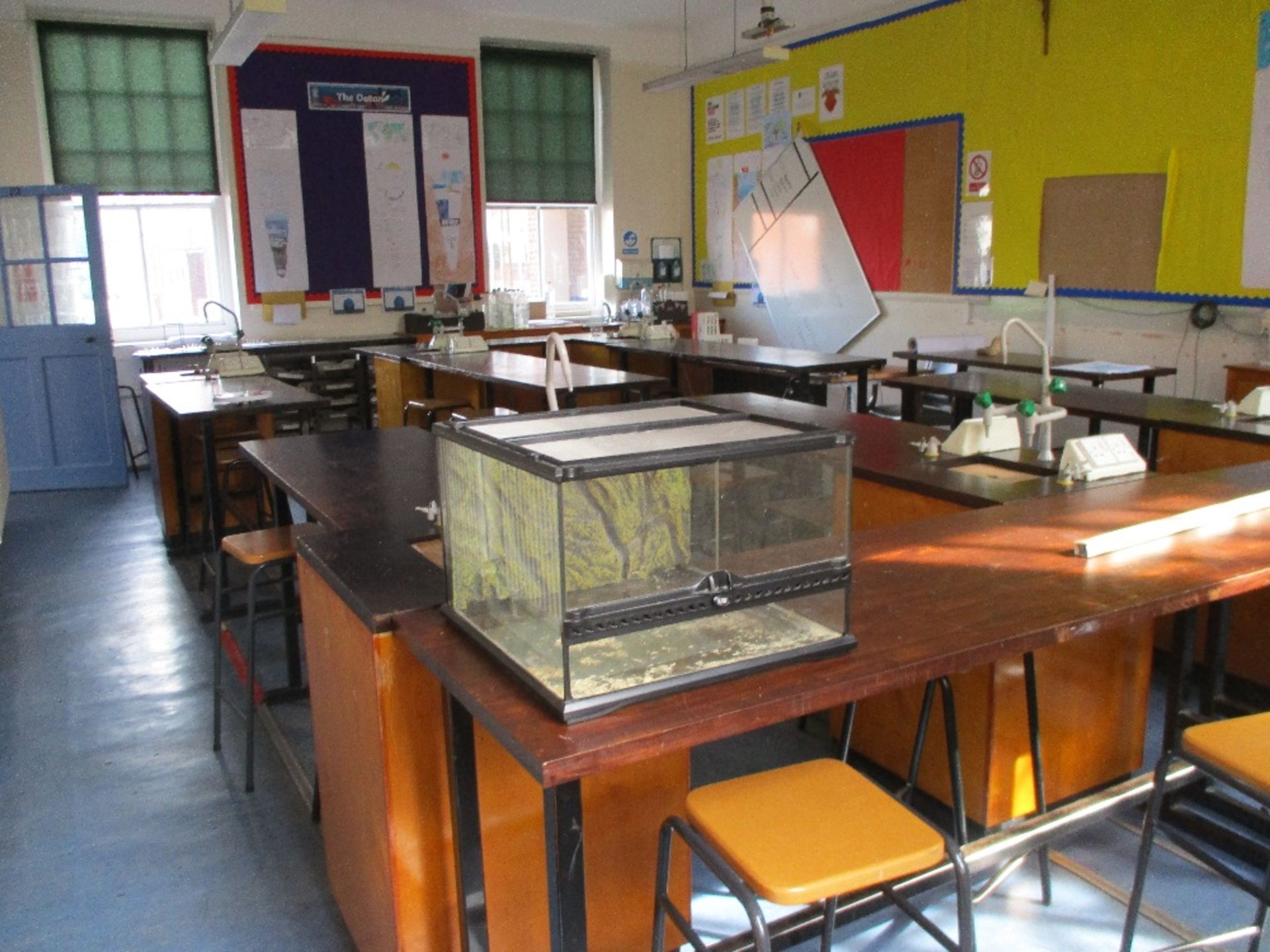 Contents of Classroom L3 - Image 2 of 4