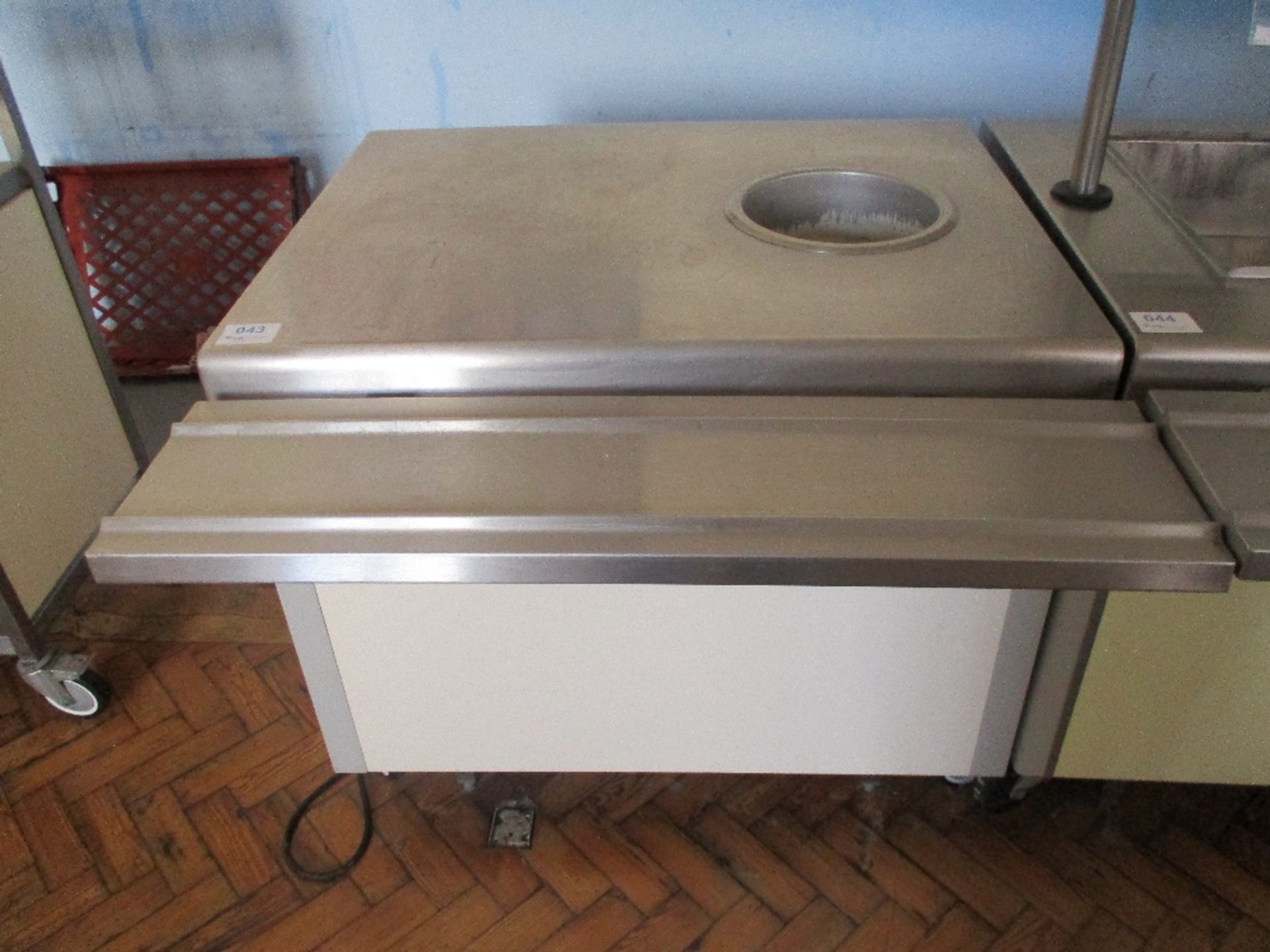 Mobile Plate Dispencer