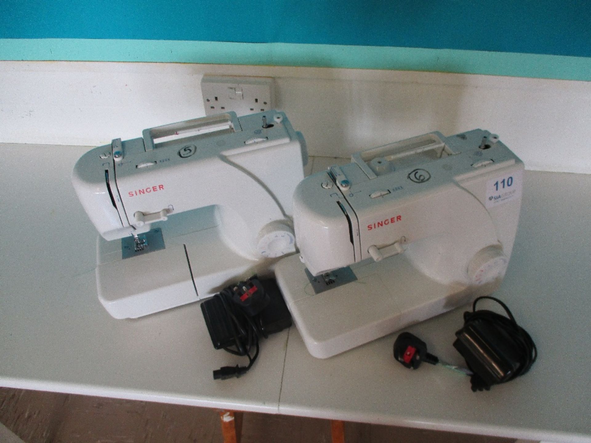 (2) Singer Sewing Machines - Image 3 of 3