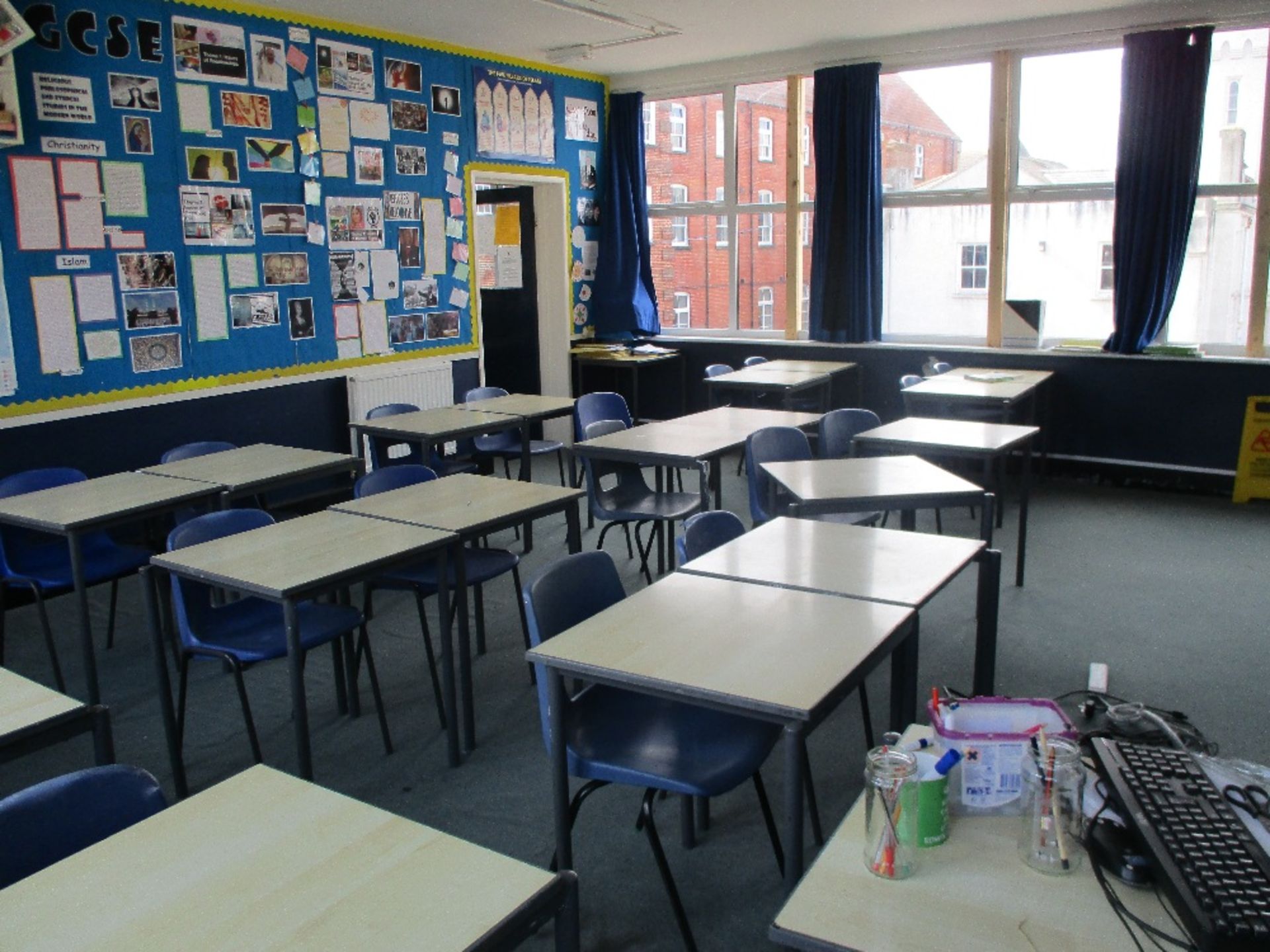 Contents of jubilee block First floor classrooms - Image 6 of 7