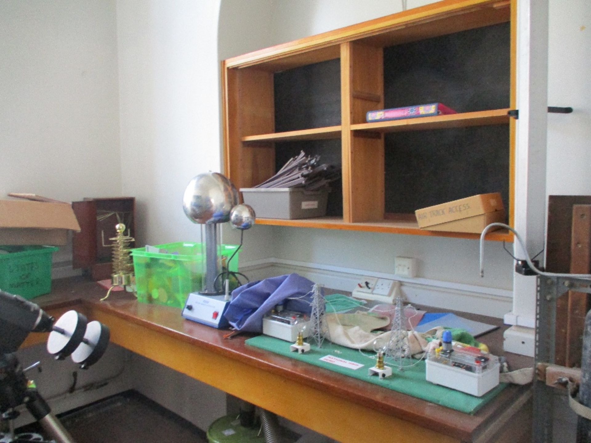 Contents of Lab Room - Image 2 of 4