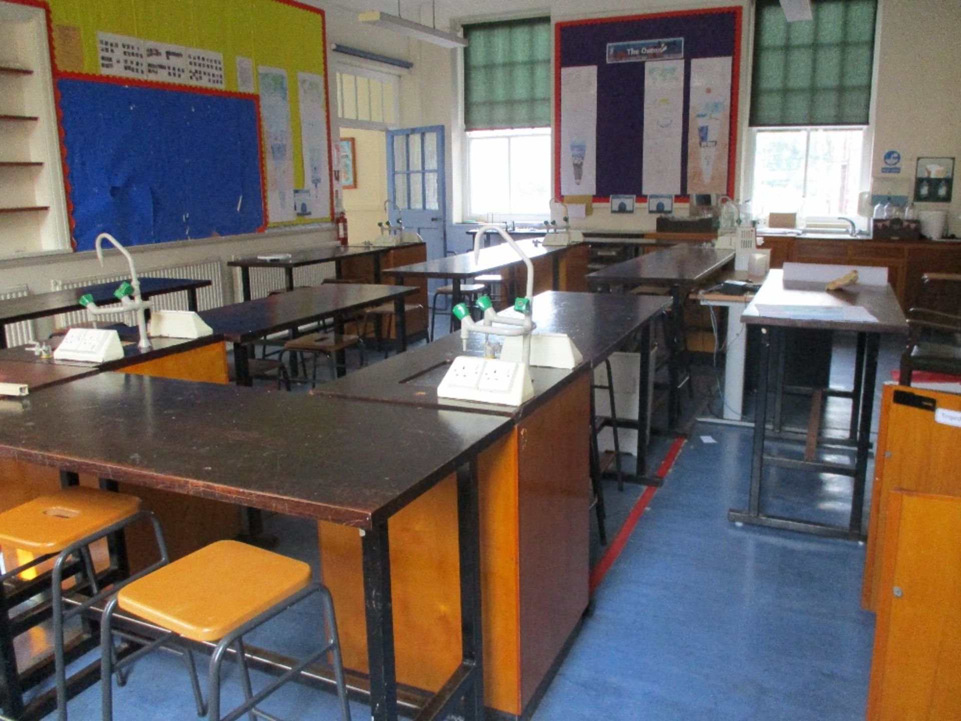 Contents of Classroom L3 - Image 4 of 4