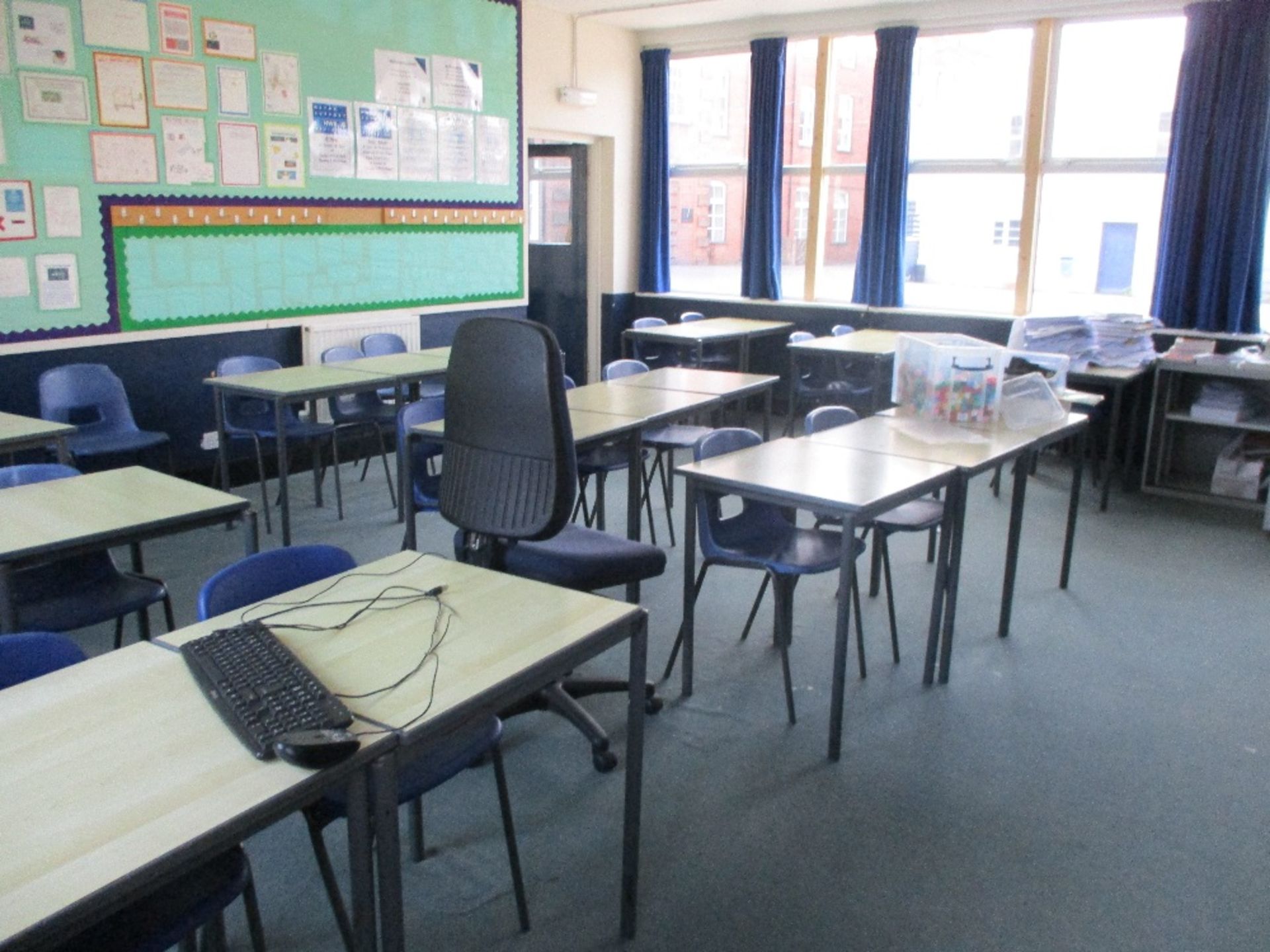 Contents of jubilee block Ground floor classrooms - Image 7 of 9