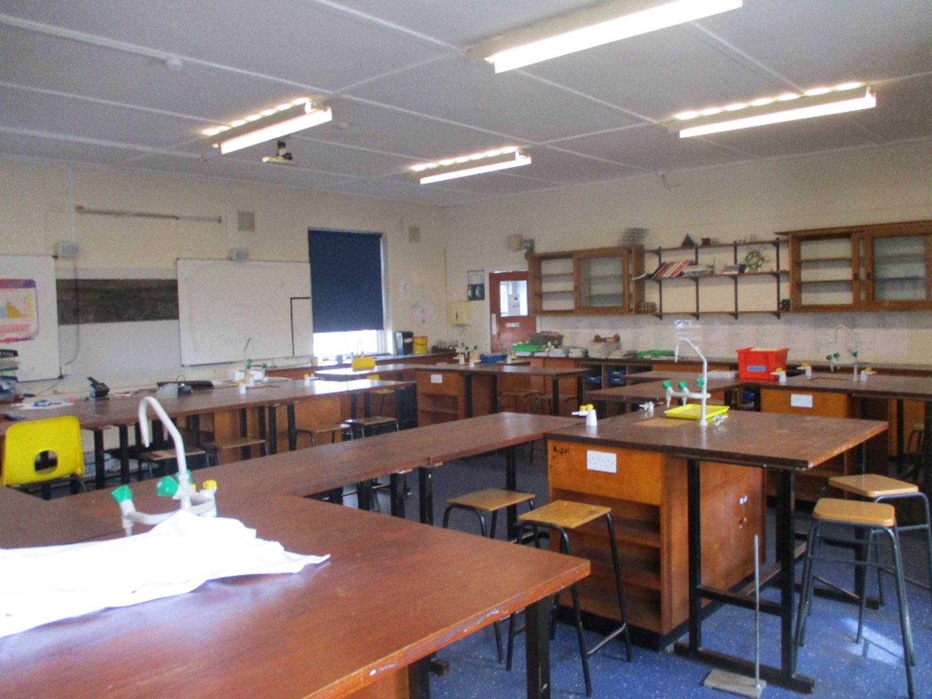 Contents of Classroom - Image 5 of 5