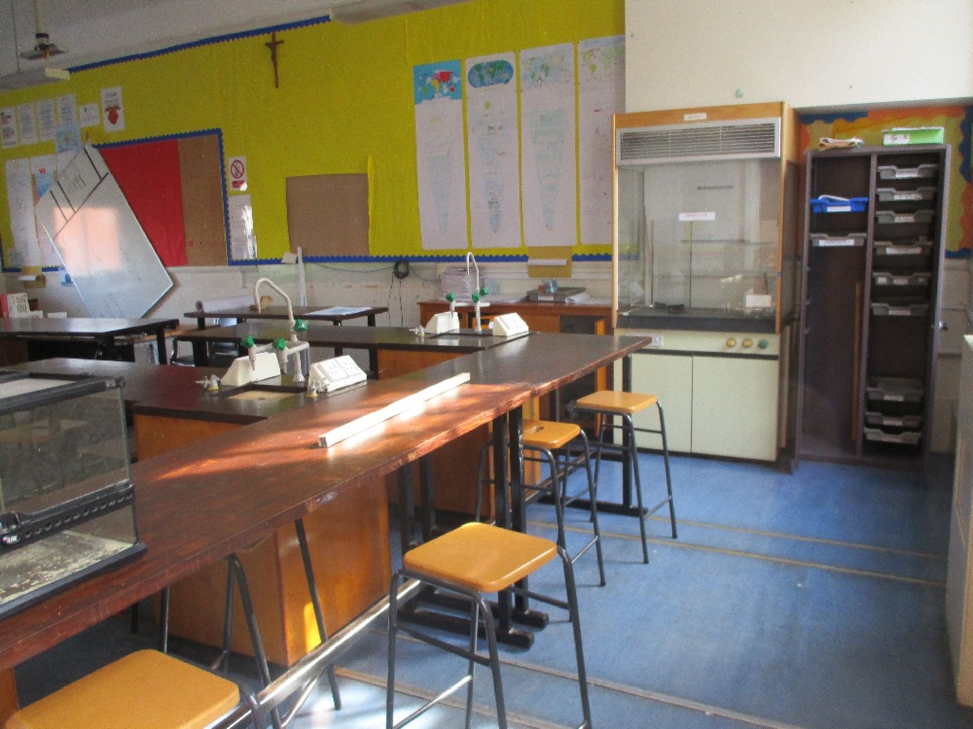 Contents of Classroom L3 - Image 3 of 4