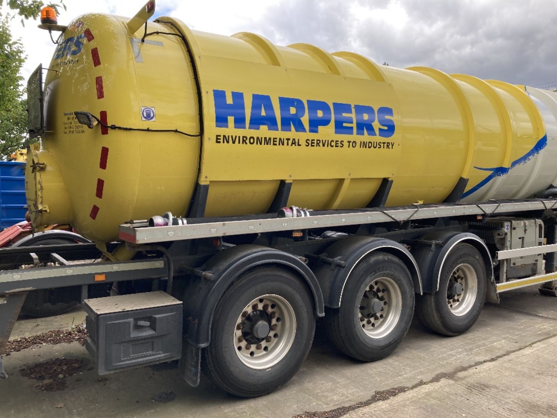 Lakeland tri axle Non Haz Vacuum tanker 30,000L (2015) - Image 6 of 19