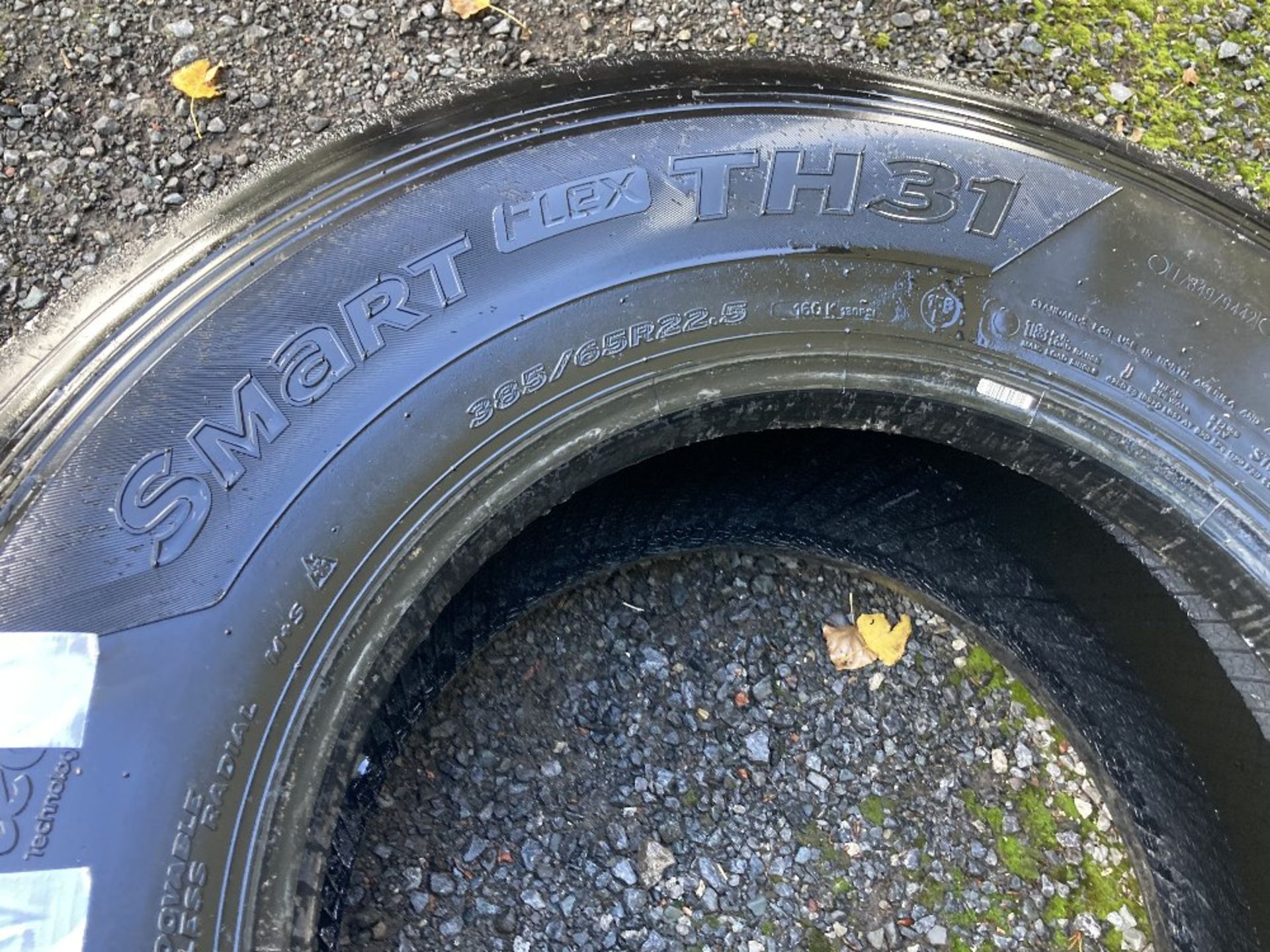 Hankook SmartFlex TH31 radial tubeless regroovable HGV tyre - Image 2 of 5