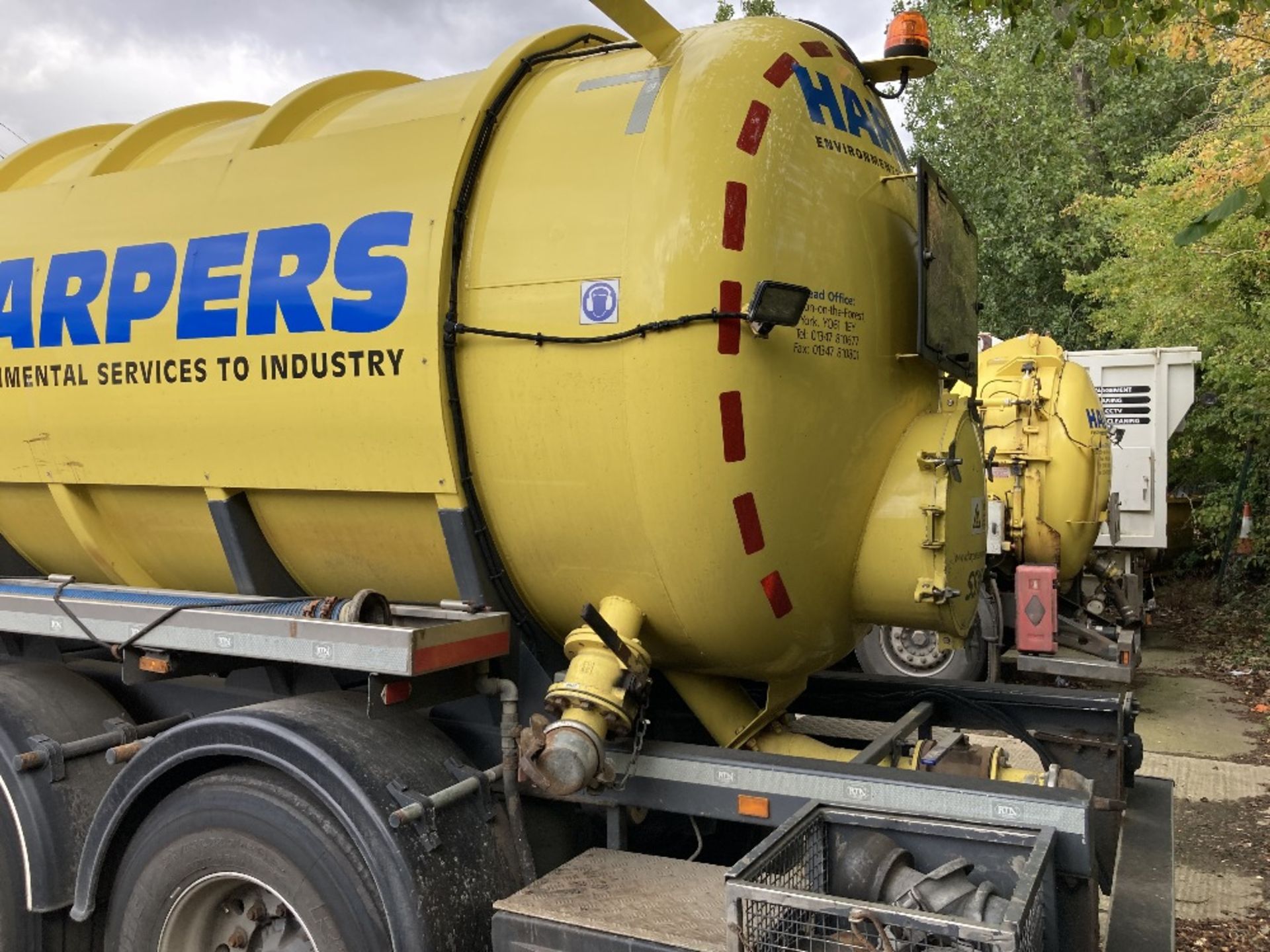 Lakeland tri axle Non Haz Vacuum tanker 30,000L (2015) - Image 8 of 19