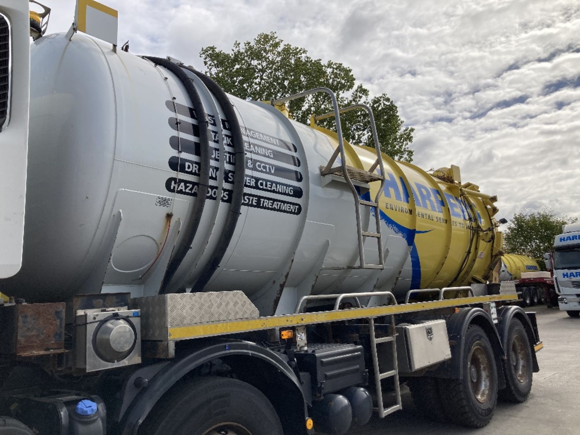 PX11 CNK Renault Trucks 430 8x4 c/w Whale Rigid Tanker - Image 25 of 43