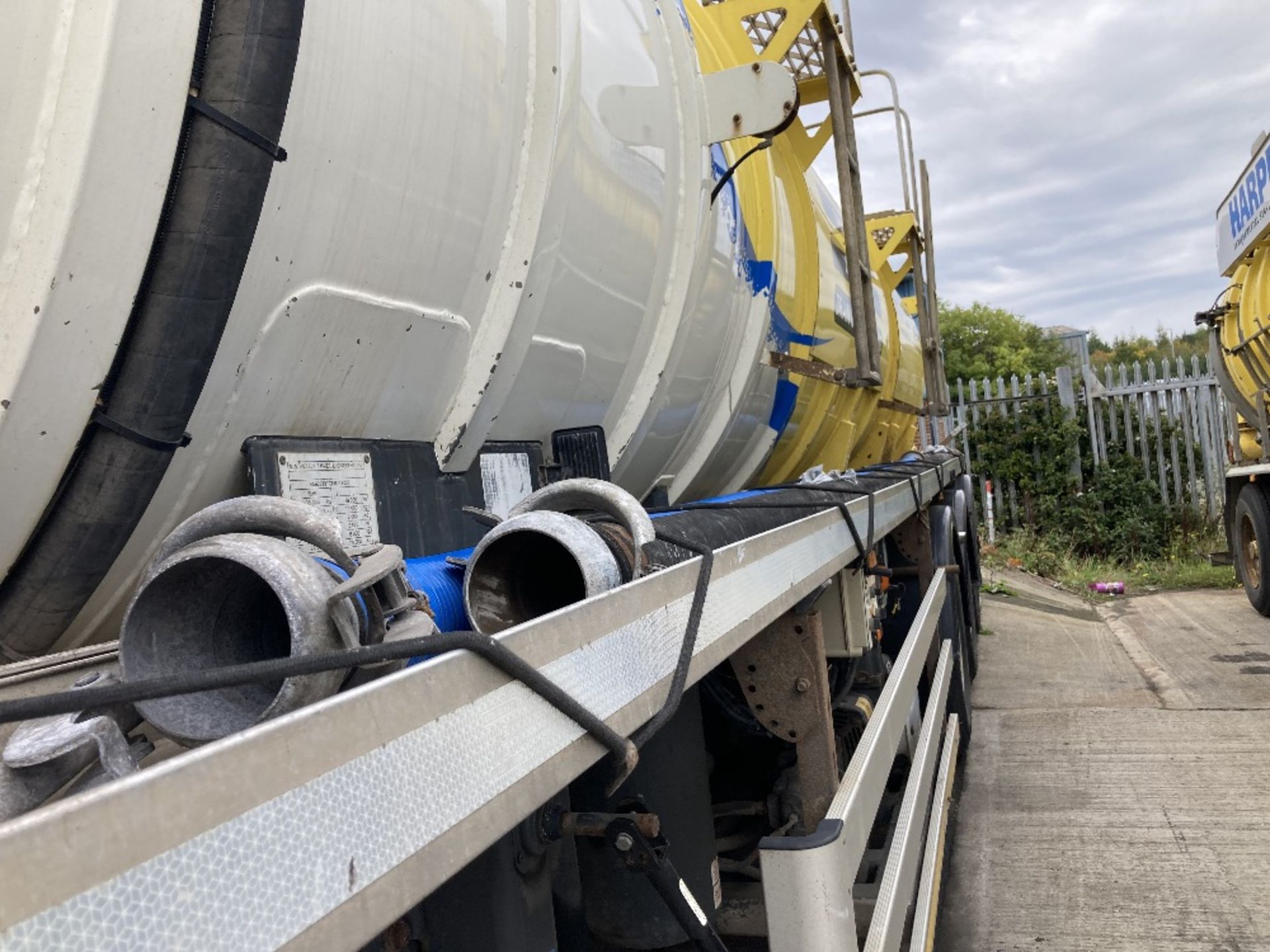 C362179 (SS14) RTN Clayton Vallely Stainless Steel Mono Tri Axle Non Hazardous Tanker - Image 15 of 36