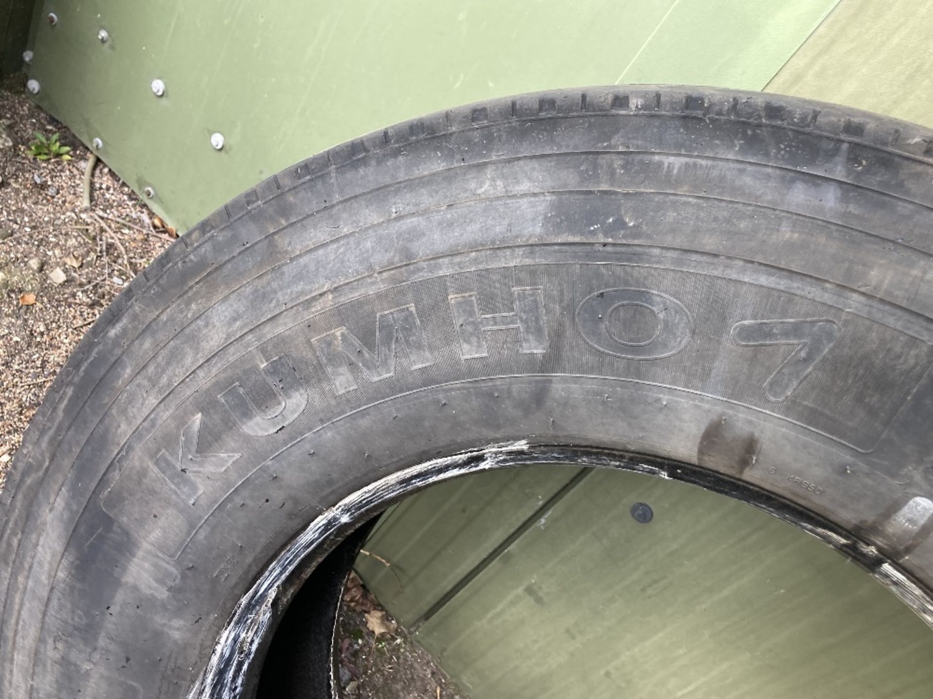 Kumho KRS 50 295/80R 22.5 radial tubeless regroovable HGV tyre - Image 2 of 4