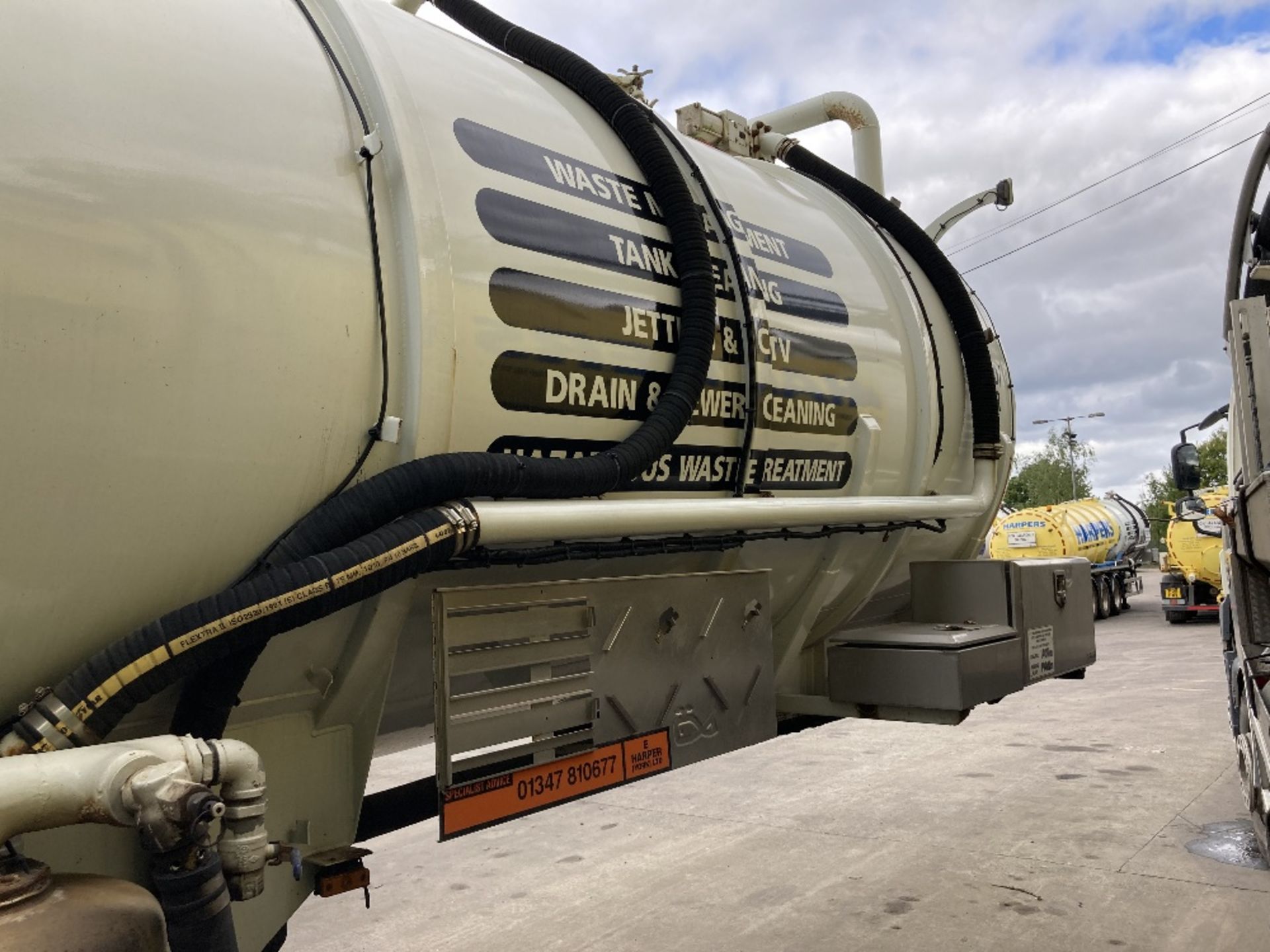 Whale ADR tri axle Vacuum Tanker (2011) - Image 18 of 20