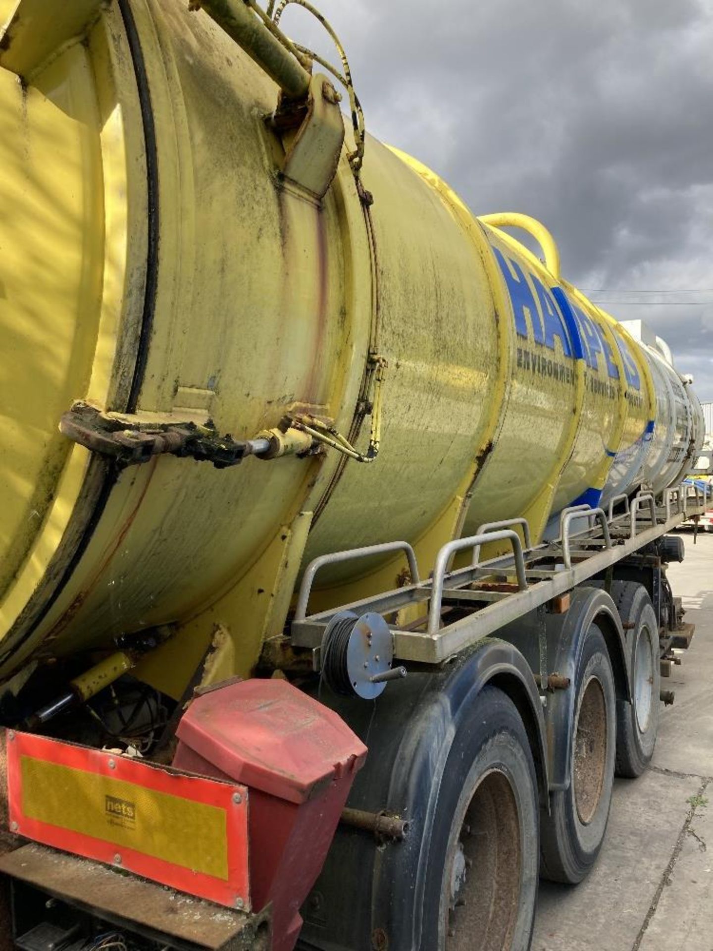 Vallely Tankers RTN Non Haz Vacuum Tri Axle Tanker Trailer - Image 7 of 19